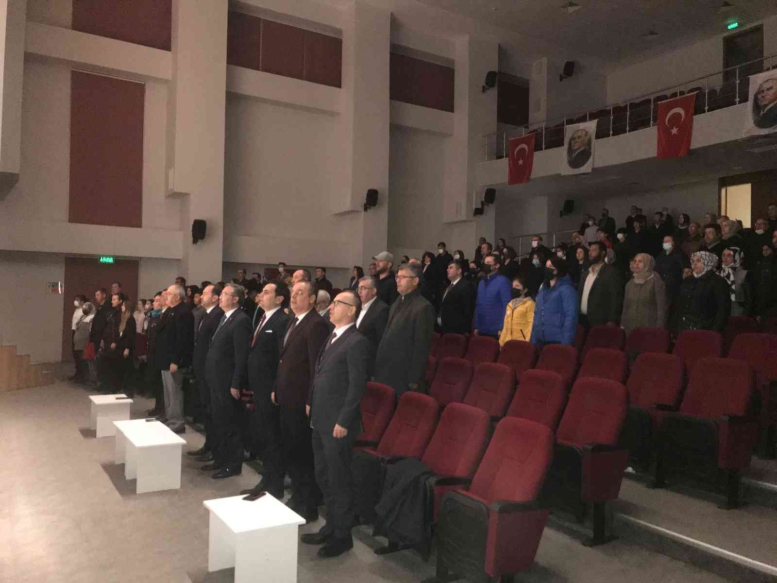 Edirne’nin Uzunköprü İlçe Milli Eğitim Müdürlüğü tarafından ’40 Hadis Ezber Okuma Yarışması’ yapıldı. Atatürk Kültür Merkezi konferans salonunda ...