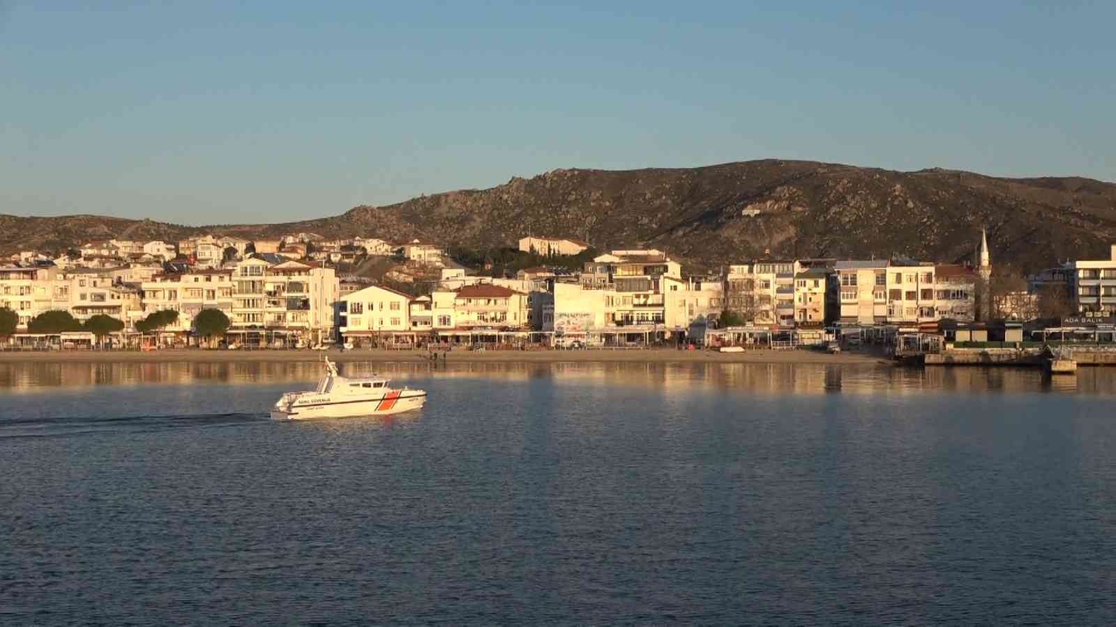 Balıkesir’in turistik ilçeleri arasında yer alan Marmara’ya bağlı Avşa adasında kimliği belirsiz kişi ya da kişilerin yazlık evlere girerek ...