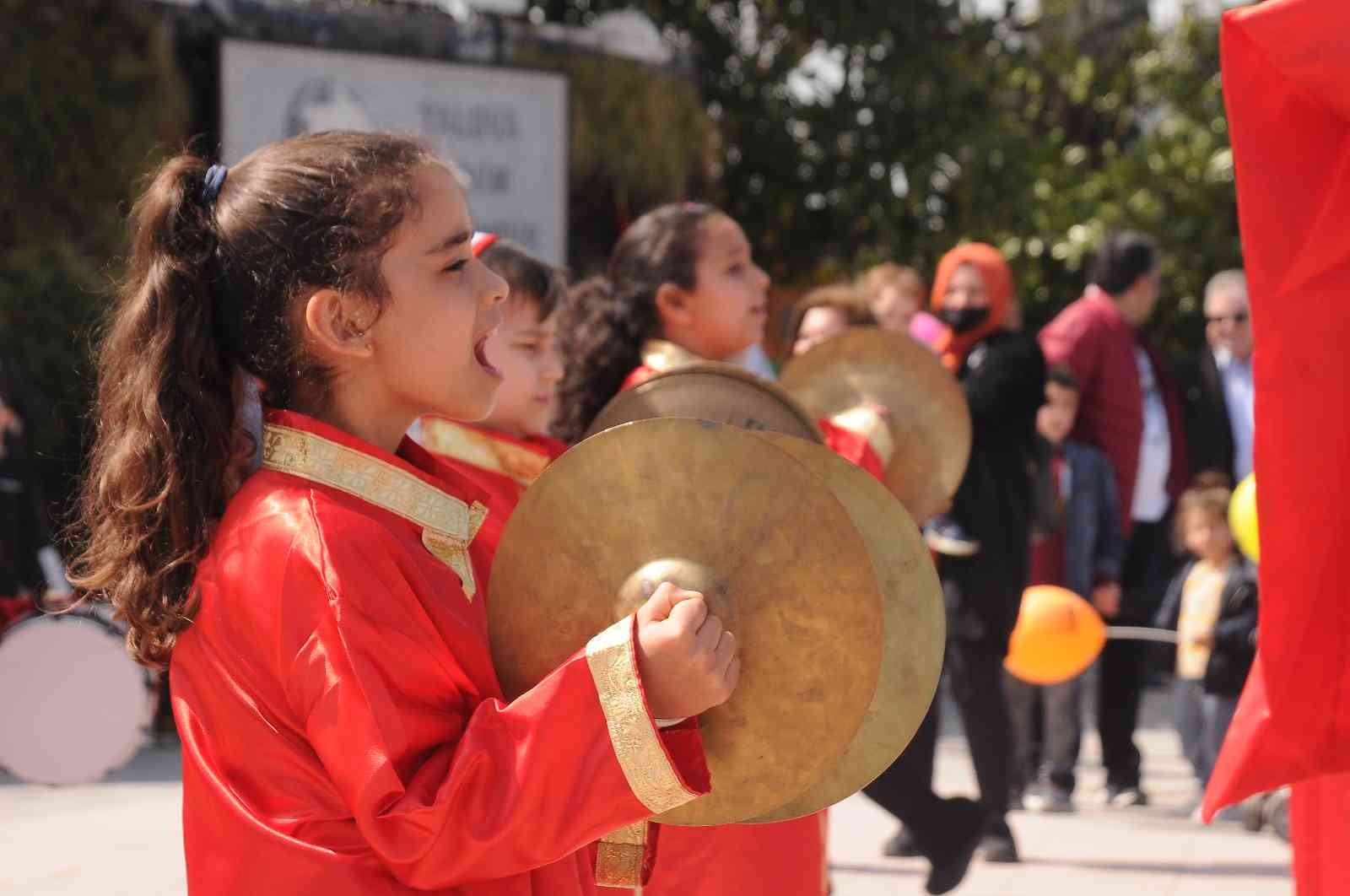 Yalova Kültür ve Turizm İl Müdürü Şeref Tali, “2021 yılı sonu itibariyle 126 bin 185 yabancı, 366 bin 651 yerli turist olmak üzere toplam 492 bin ...