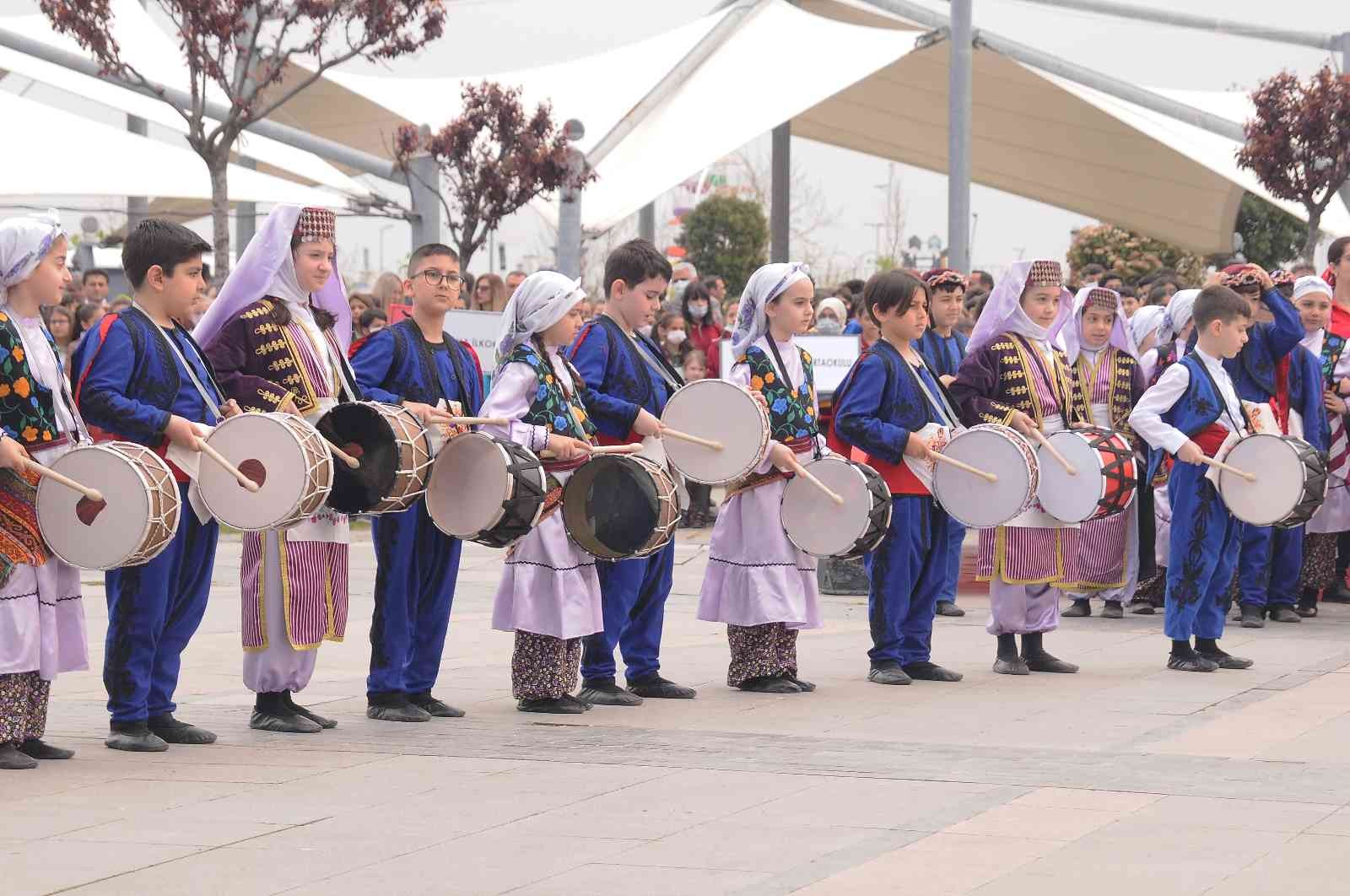 Yalova’da, 23 Nisan Ulusal Egemenlik ve Çocuk Bayramı düzenlenen çeşitli etkinlerle coşkulu şekilde kutlanıyor. Kentte, bayram kutlamaları 15 ...