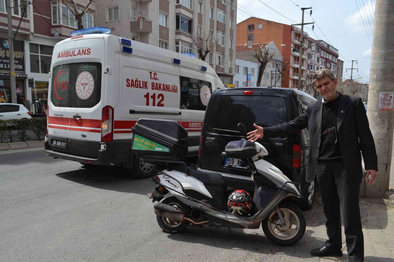 Tekirdağ’ın Çorlu ilçesinde yoldan geçen yaya kadına çarpmamak için manevra yapan kurye, motosikletinin devrilmesi sonucu yaralandı. Kaza ...