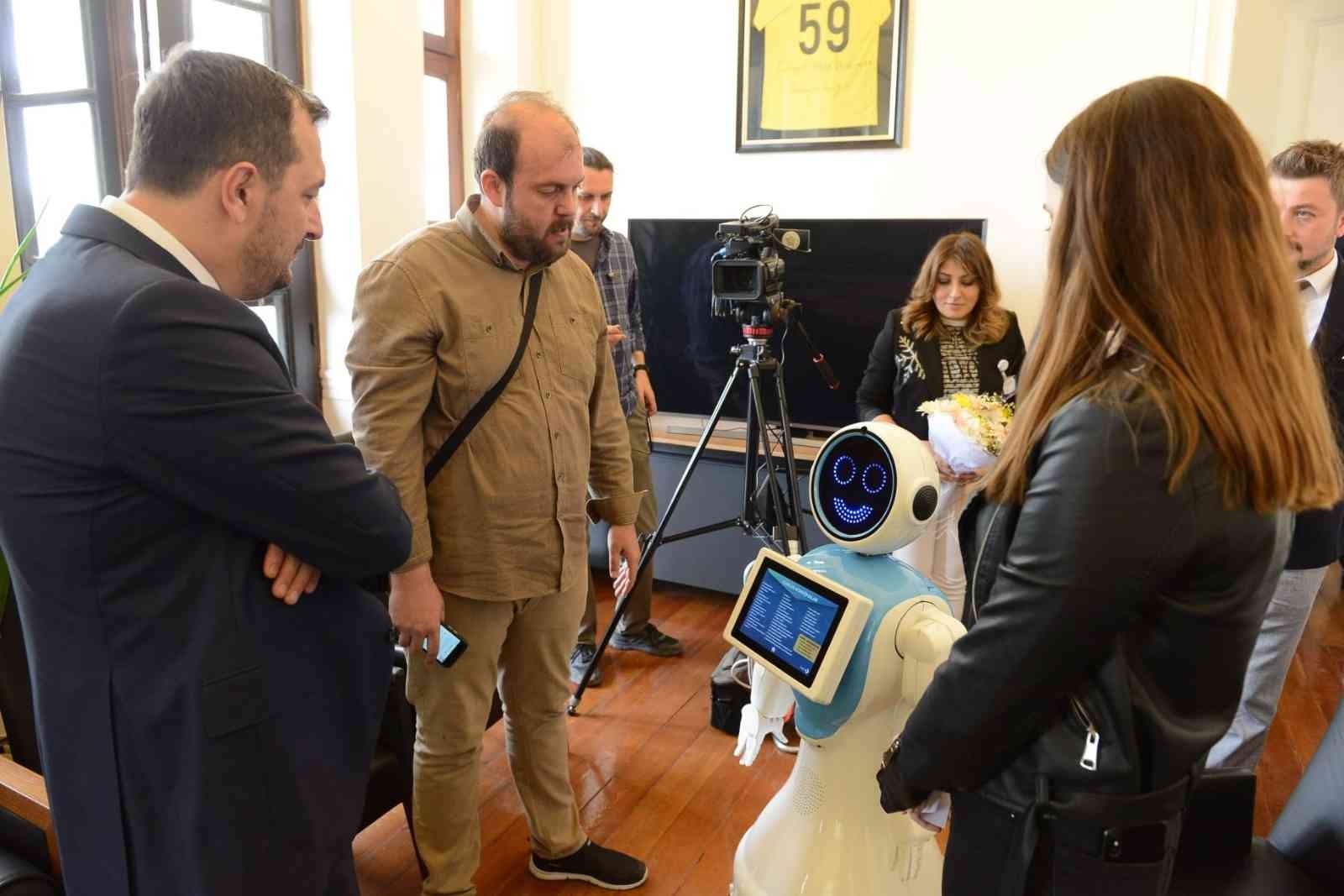 Türk mühendisler tarafından geliştirilen, yerli ve milli robotlar Tekirdağ’da çocuklarla buluştu. Tekirdağ’ın Süleymanpaşa ilçesinde Süleymanpaşa ...