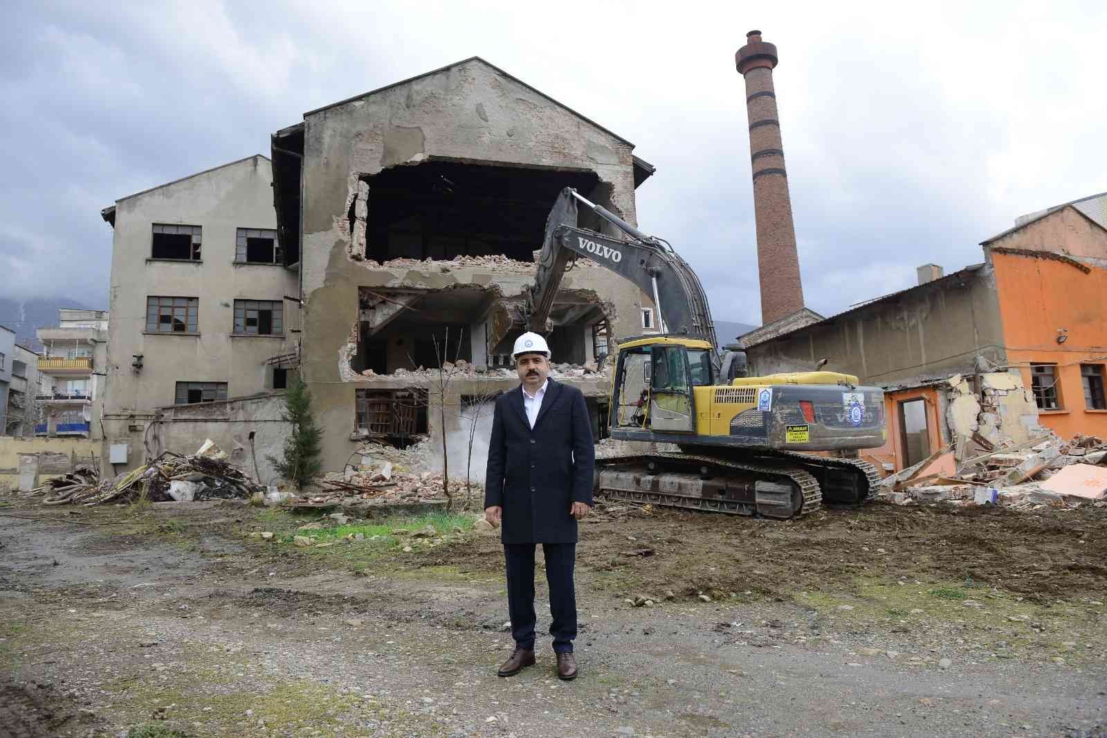 Yıldırım Belediyesi, yeni konforlu, sağlıklı ve güvenli yaşam alanları inşa etmek amacıyla imar uygulama çalışmalarını tüm hızıyla sürdürüyor ...