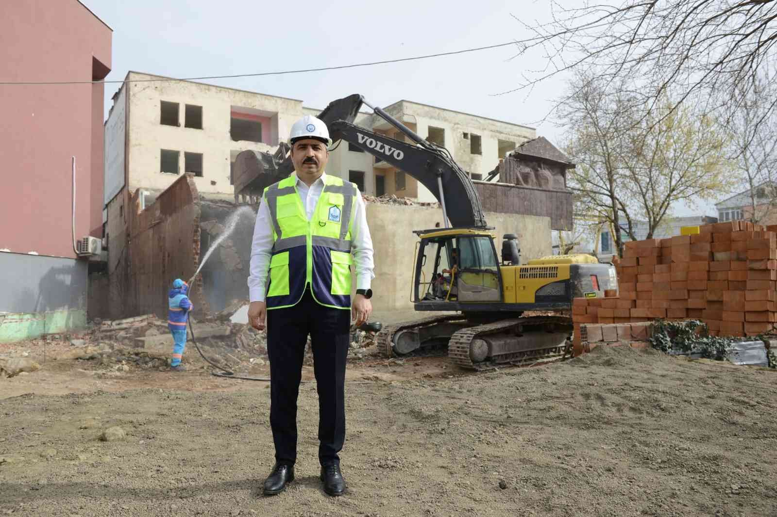 Yıldırım Belediyesi, yeni konforlu, sağlıklı ve güvenli yaşam alanları inşa etmek amacıyla imar uygulama çalışmalarını sürdürüyor. Yıldırım ...