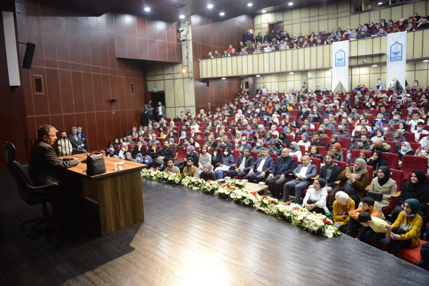 Yıldırım Belediyesi’nin düzenlediği, Edebiyatçı Yazar Hayati İnanç ile ‘Can Veren Pervaneler’ konferansı büyük ilgi gördü. Yıldırım Belediyesi ...