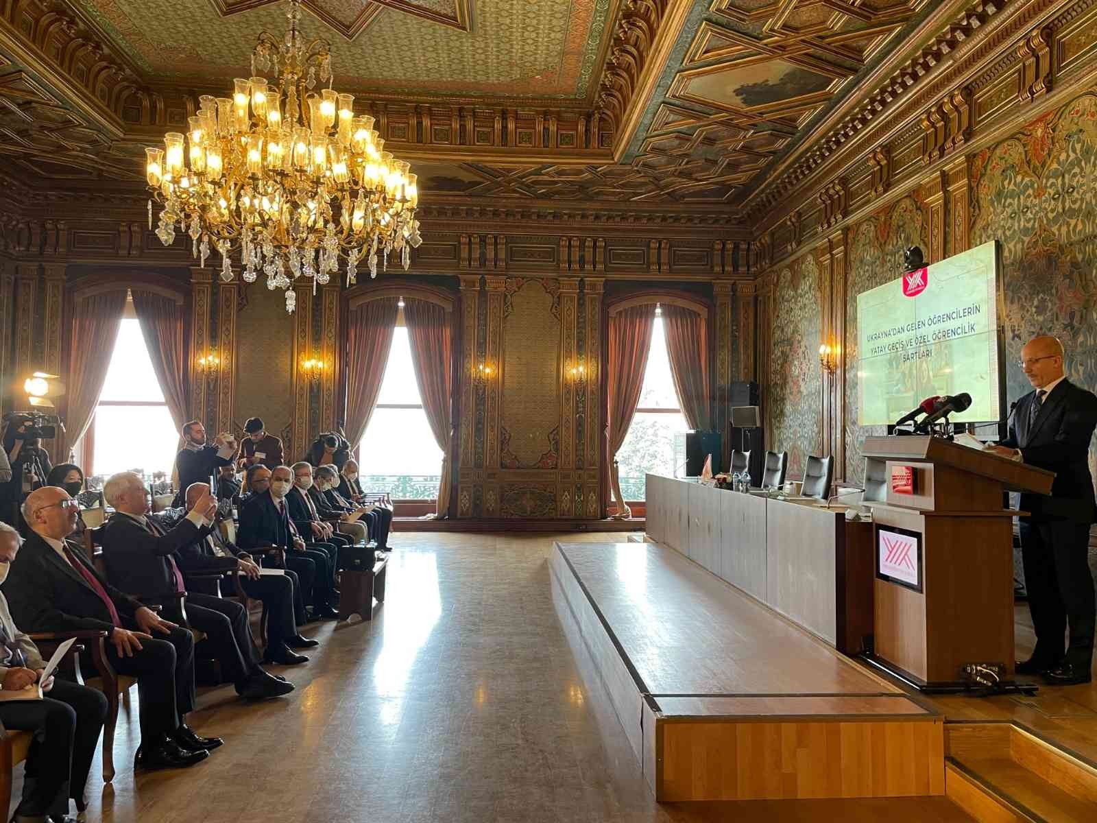 Yükseköğretim Kurulu (YÖK) Başkanı Prof.Dr. Erol Özvar, Ukrayna’daki savaştan kaçarak ülkemize gelen öğrencilerin üniversitelere yatay geçiş ve ...