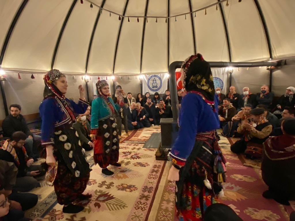 Türk Dünyası Yörük Türkmen Birliği, Uludağ Üniversitesi ile ortak olarak düzenlediği iftar programında Türk Dünyası öğrencileri ile buluştu ...