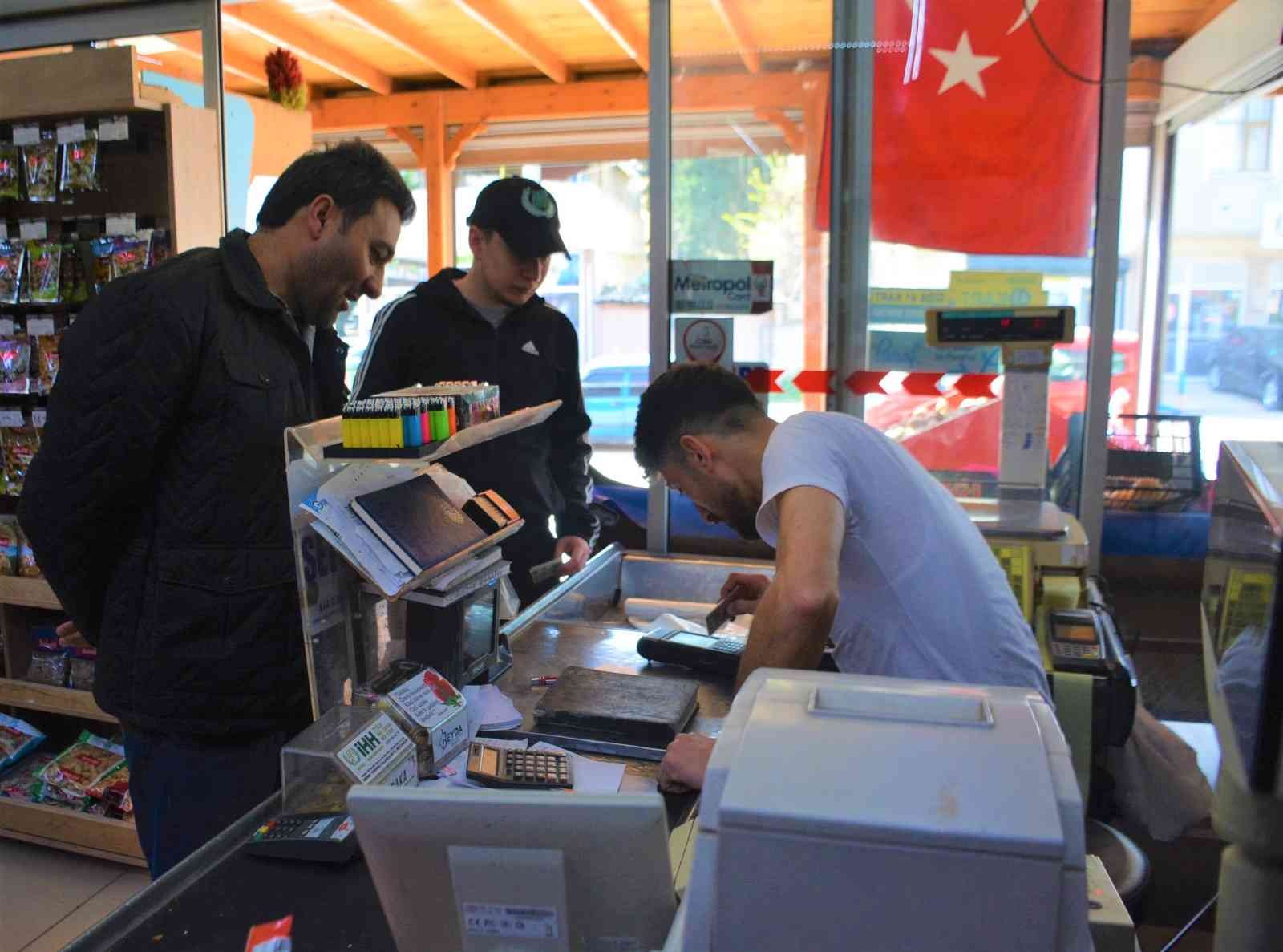 KOCAELİ (İHA) – Kocaeli’nin Körfez ilçesinde yüzyılların Osmanlı kültürü olan ‘zimem defteri’ geleneği hayat buldu. Bu çerçevede bazı ...