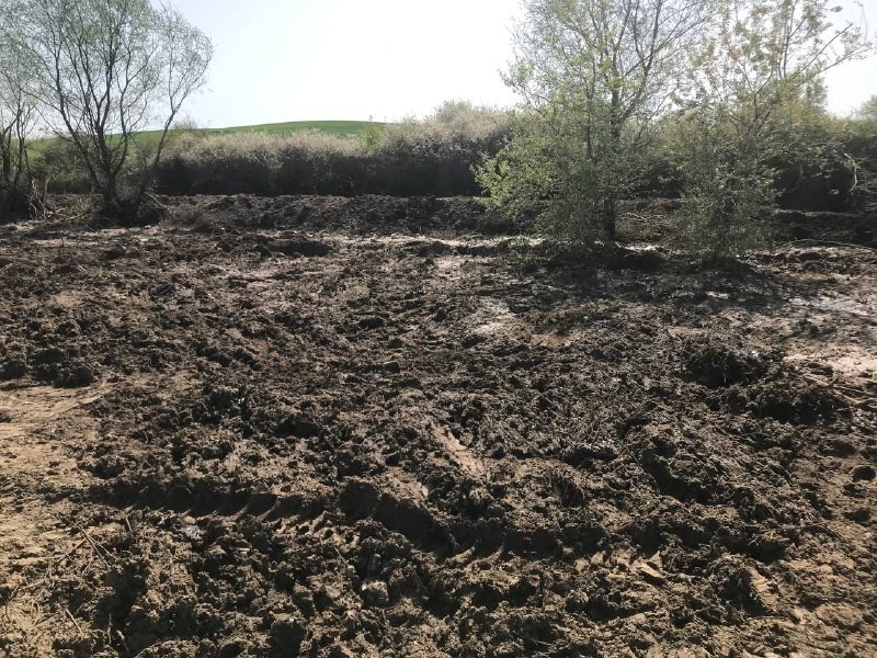 Edirne merkeze bağlı Hasanağa köyü yakınlarındaki bir asfalt şantiyesinde bulunan biriktirme havuzunun duvarındaki çatlama sonrasında bölgeye ...