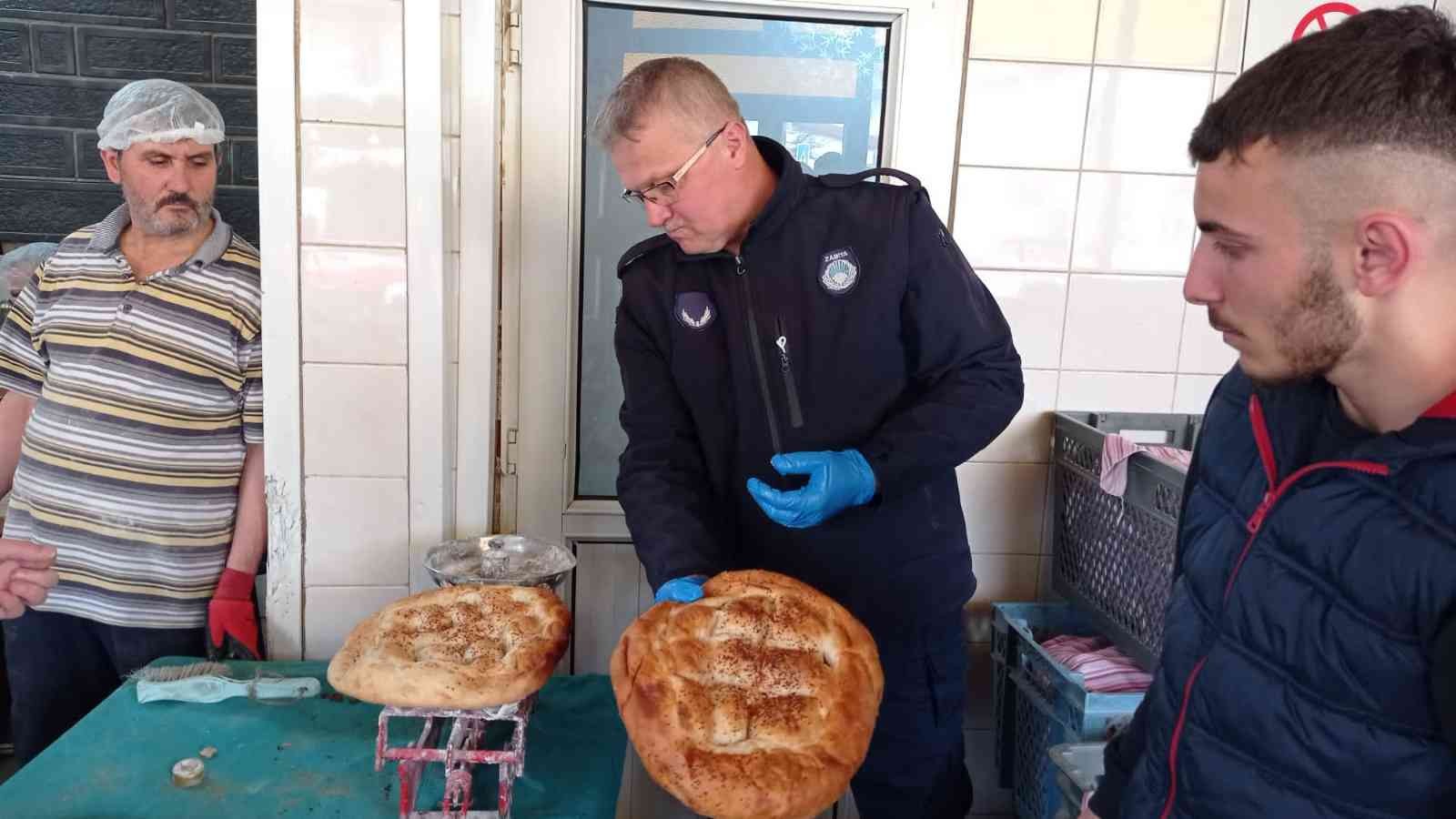 Akyazı Belediyesi Zabıta Müdürlüğü ekipleri tarafından ilçede gerçekleştirilen denetimlerde 5 zincir markete etiket ile kasadaki fiyatların ...