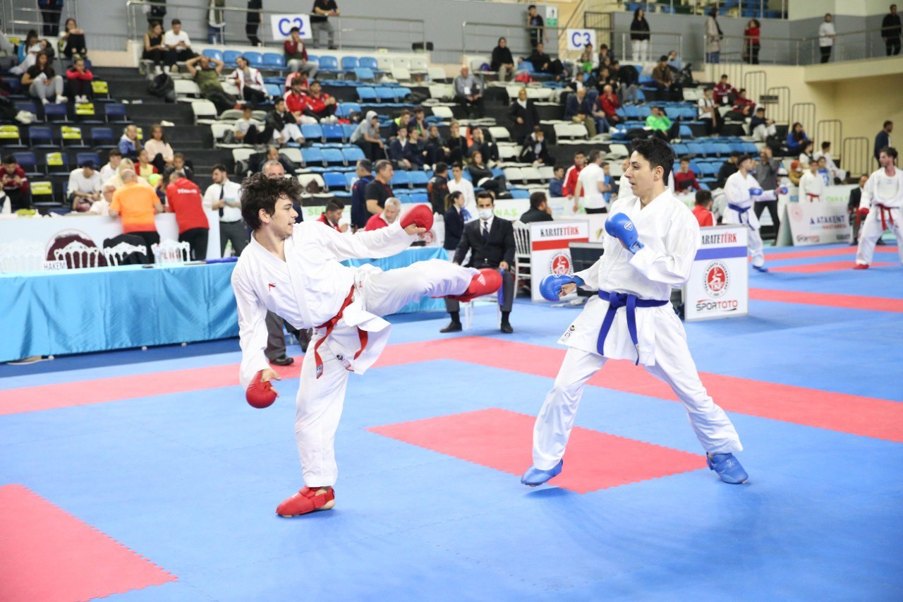 Türkiye Karate Federasyonu (TKF) tarafından Sakarya’da düzenlenen Türkiye Ümit, Genç ve 21 Yaş Altı Karate Şampiyonası ve milli takım seçmeleri ...