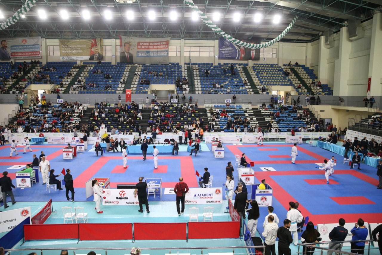 Türkiye Karate Federasyonu (TKF) tarafından Sakarya’da düzenlenen Türkiye Ümit, Genç ve 21 Yaş Altı Karate Şampiyonası ve milli takım seçmeleri ...