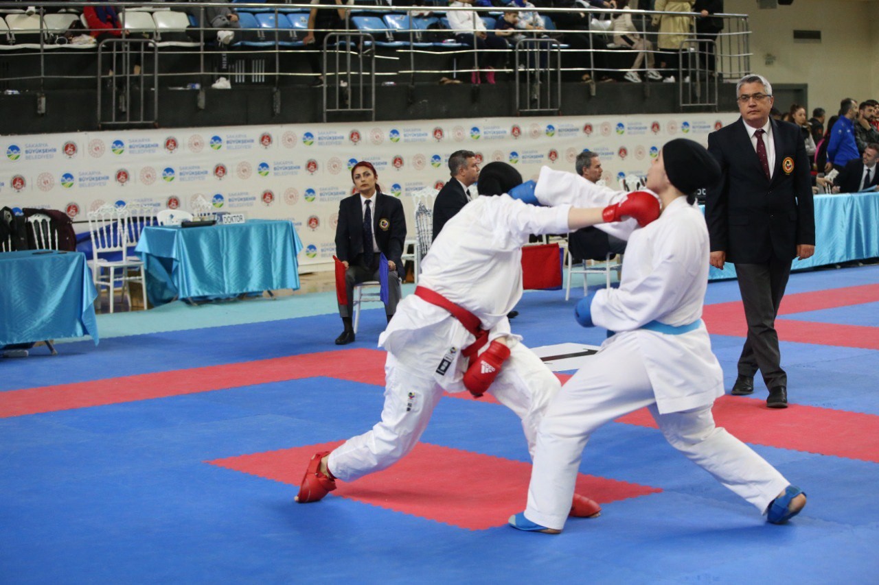 Türkiye Karate Federasyonu (TKF) tarafından Sakarya’da düzenlenen Türkiye Ümit, Genç ve 21 Yaş Altı Karate Şampiyonası ve milli takım seçmeleri ...