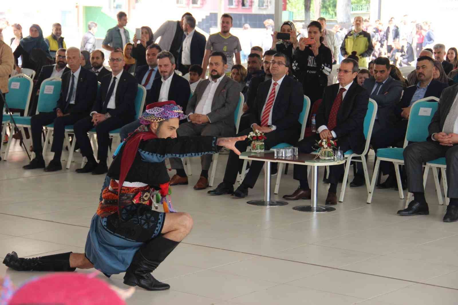 Çanakkale’nin Çan ilçesinde, 19 Mayıs Atatürk’ü Anma, Gençlik ve Spor Bayramı törenlerle kutlandı. 19 Mayıs Atatürk’ü Anma, Gençlik ve Spor ...