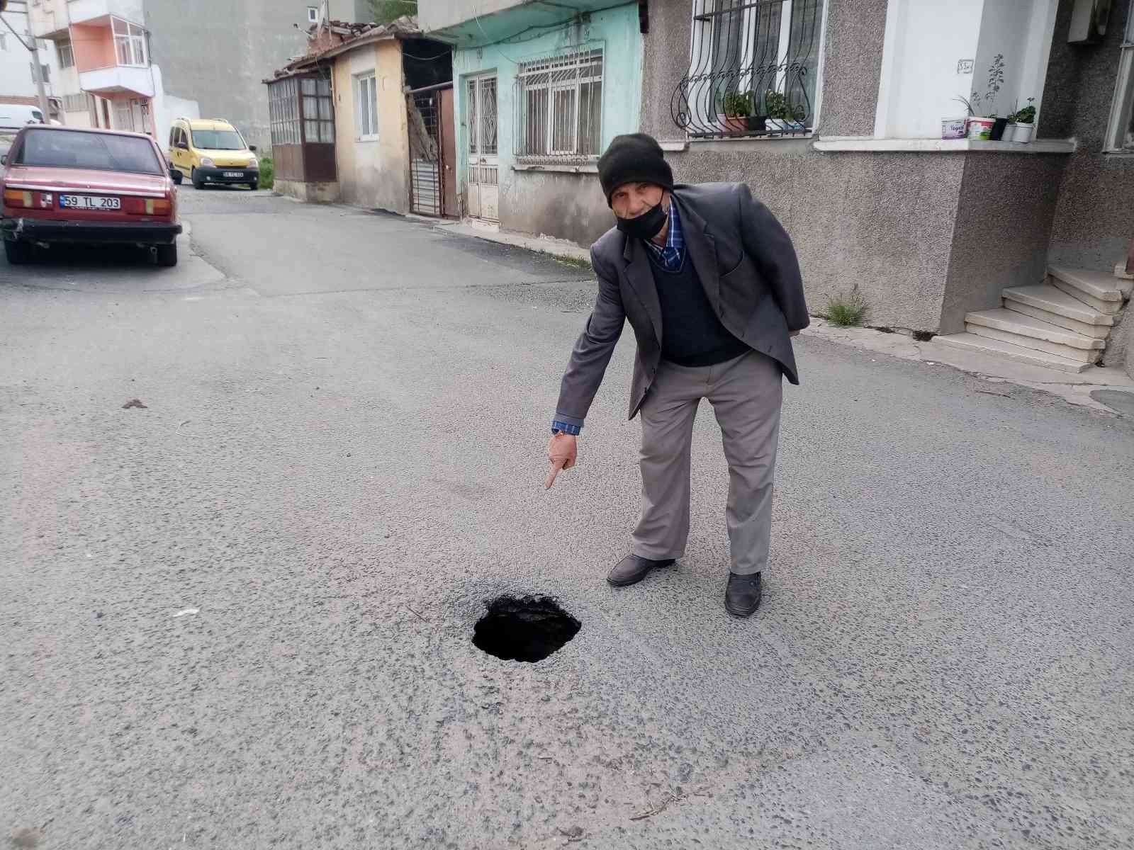 Tekirdağ’ın Çorlu ilçesine bağlı Cemaliye Mahallesi’nde yakın mevkideki iki sokakta 3 ayrı bölgede meydana gelen çökme tehlike arz ediyor ...