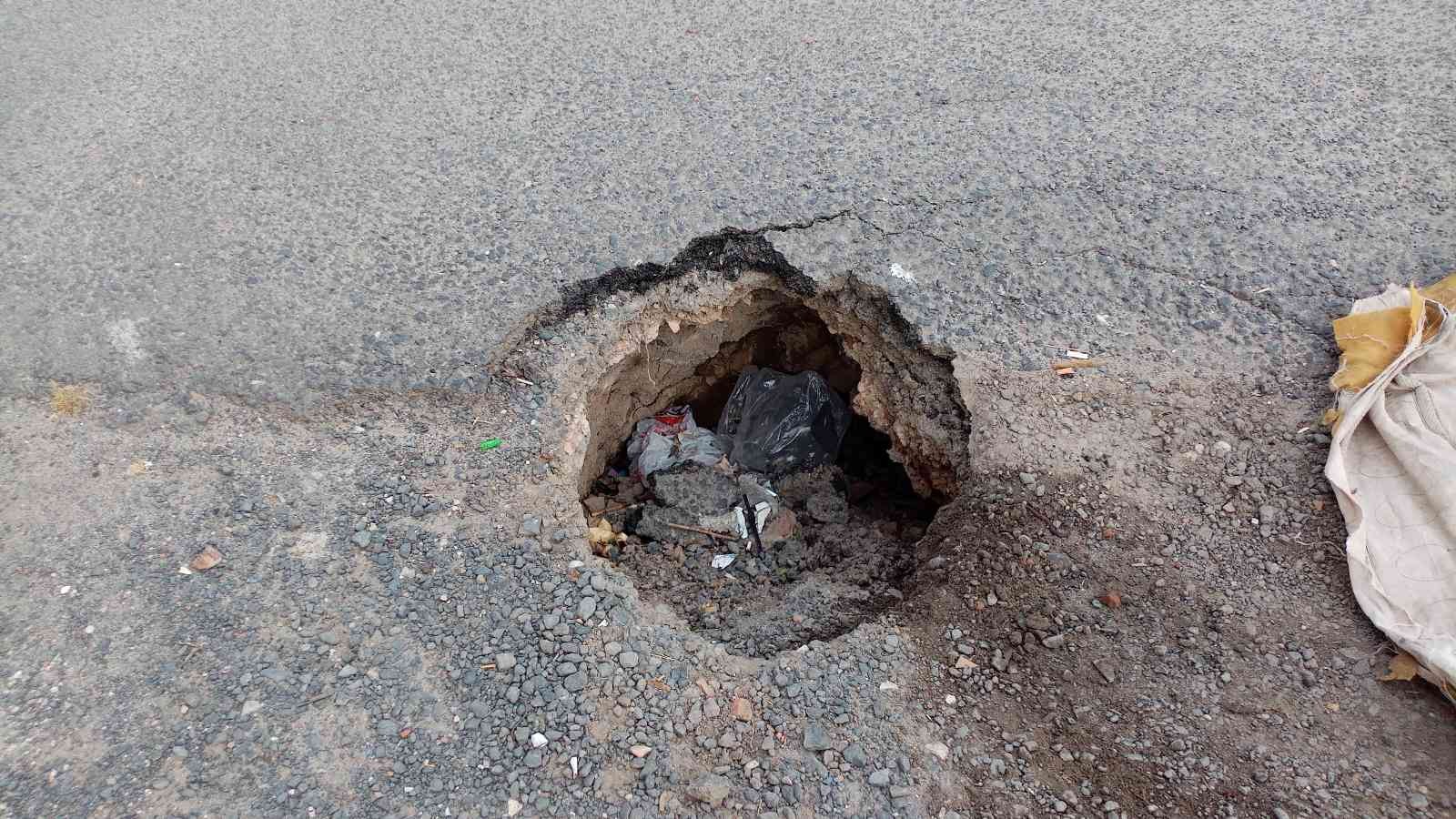 Tekirdağ’ın Çorlu ilçesine bağlı Cemaliye Mahallesi’nde yakın mevkideki iki sokakta 3 ayrı bölgede meydana gelen çökme tehlike arz ediyor ...