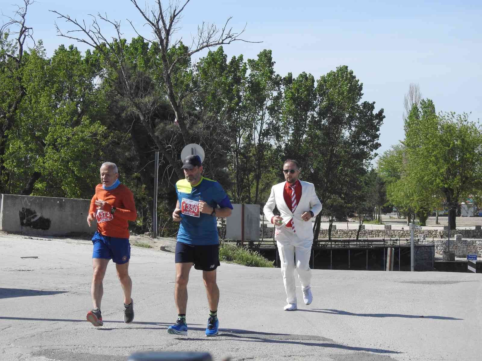 Yaklaşık 20 ülkeden gelen sporcunun katılımıyla gerçekleştirilen 2022 Edirne Maratonu, tarihi Karaağaç Tren İstasyonu ve Lozan Anıtı’nın ...