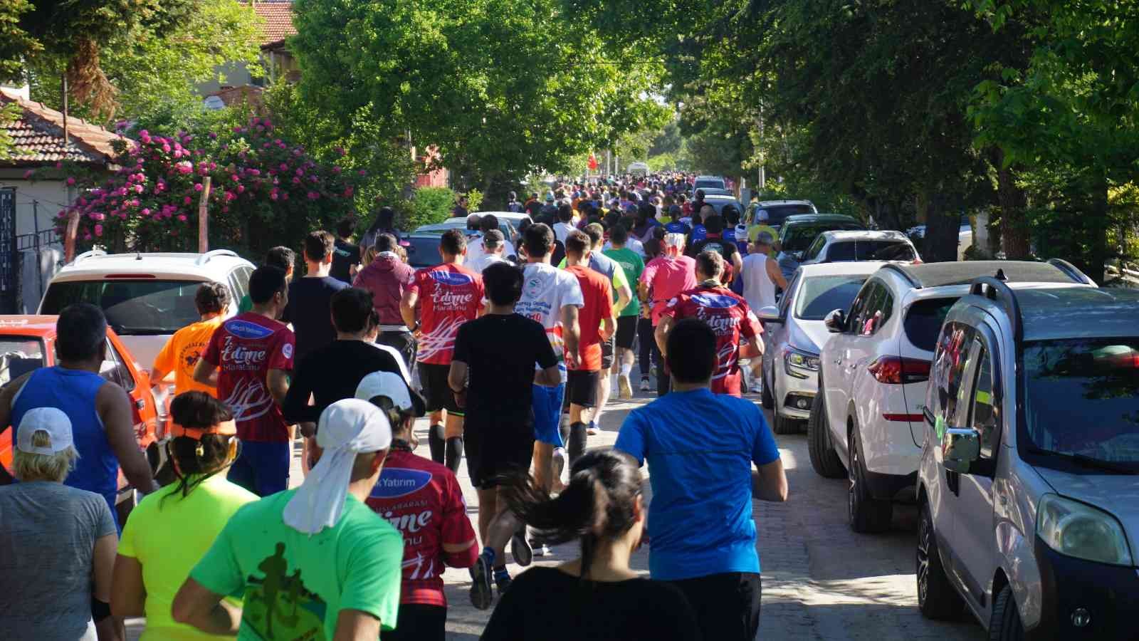 Yaklaşık 20 ülkeden gelen sporcunun katılımıyla gerçekleştirilen 2022 Edirne Maratonu, tarihi Karaağaç Tren İstasyonu ve Lozan Anıtı’nın ...