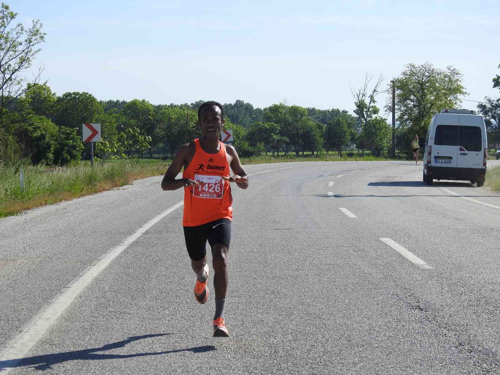 Yaklaşık 20 ülkeden gelen sporcunun katılımıyla gerçekleştirilen 2022 Edirne Maratonu, tarihi Karaağaç Tren İstasyonu ve Lozan Anıtı’nın ...