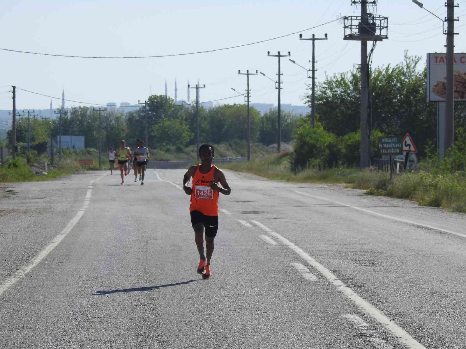 Yaklaşık 20 ülkeden gelen sporcunun katılımıyla gerçekleştirilen 2022 Edirne Maratonu, tarihi Karaağaç Tren İstasyonu ve Lozan Anıtı’nın ...