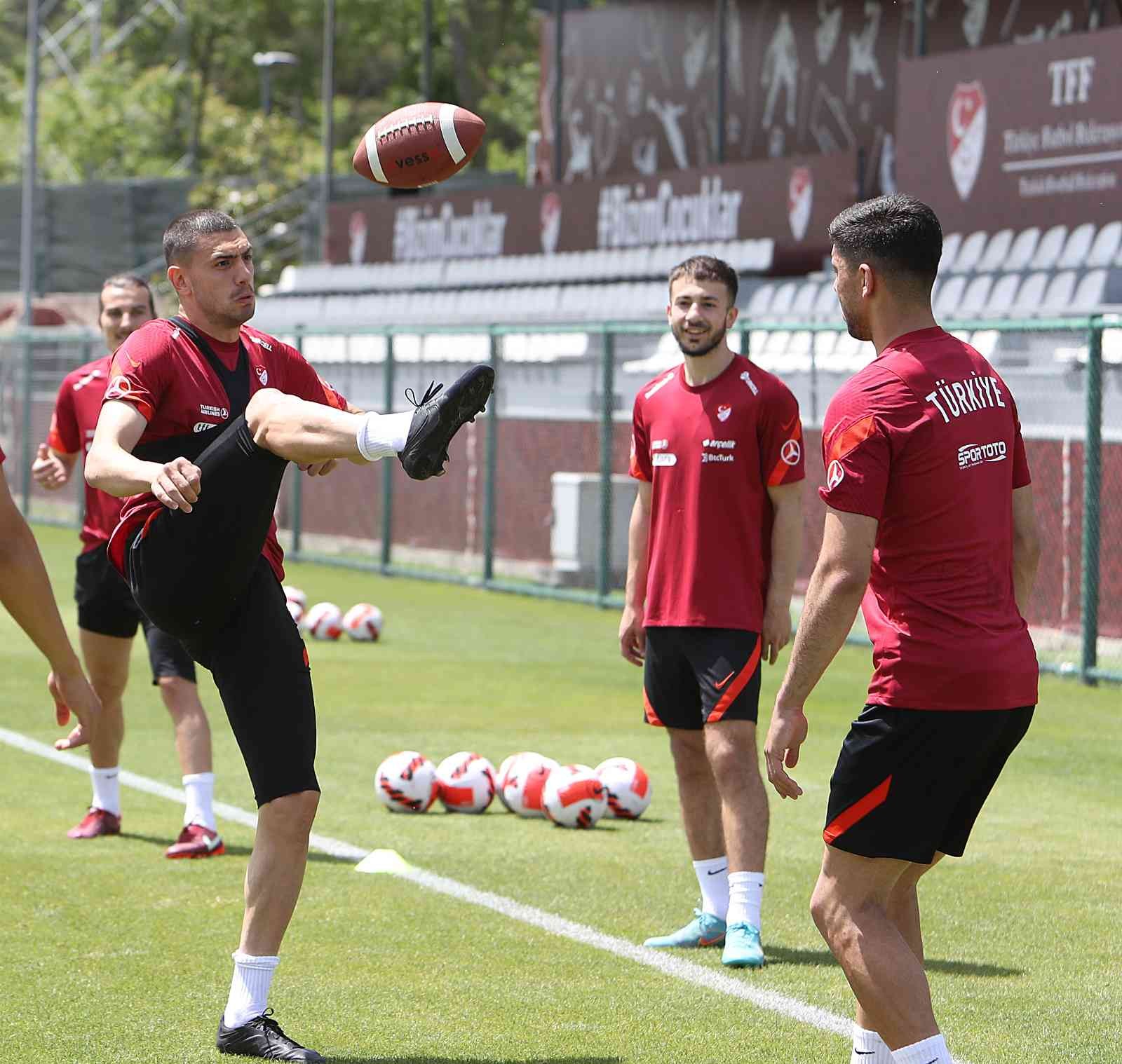 UEFA Uluslar Ligi’nde Faroe Adaları, Litvanya ve Lüksemburg ile oynayacağı karşılaşmalar için İstanbul’da kampta bulunan A Milli Futbol Takımı ...