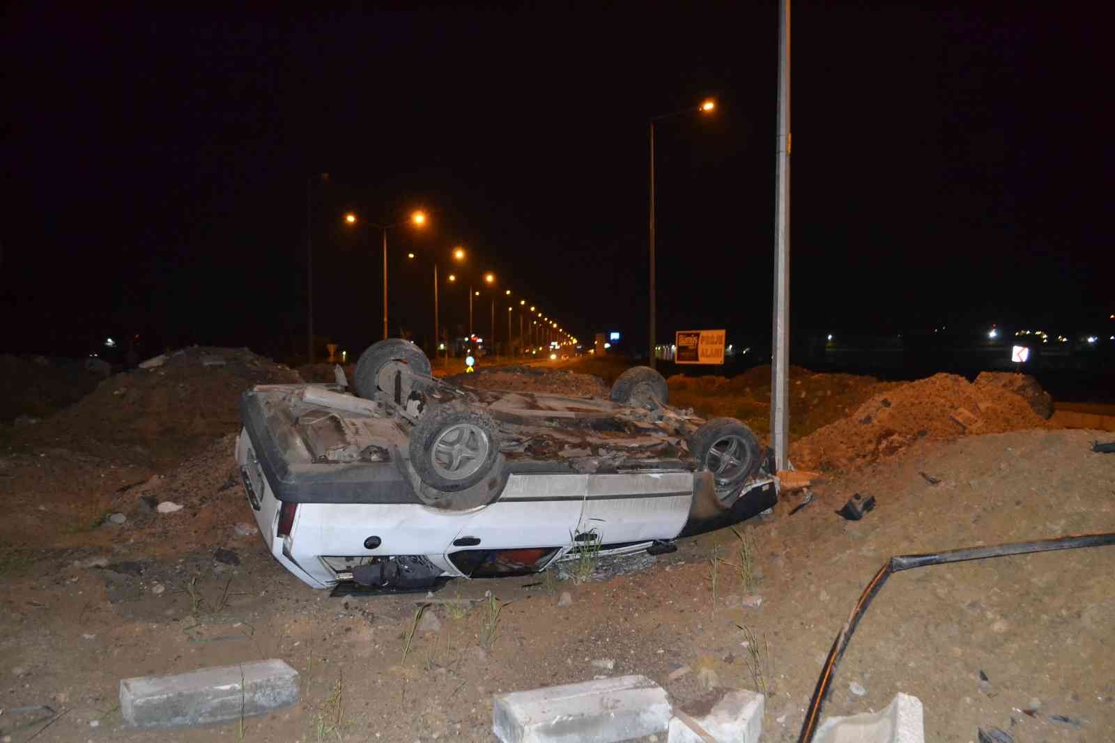 Tekirdağ’ın Çorlu ilçesinde dönel kavşağa giren otomobil takla attı. Kazadan yara almadan kurtulan sürücü alkollü çıktı. Kaza, gece yarısı Ali ...