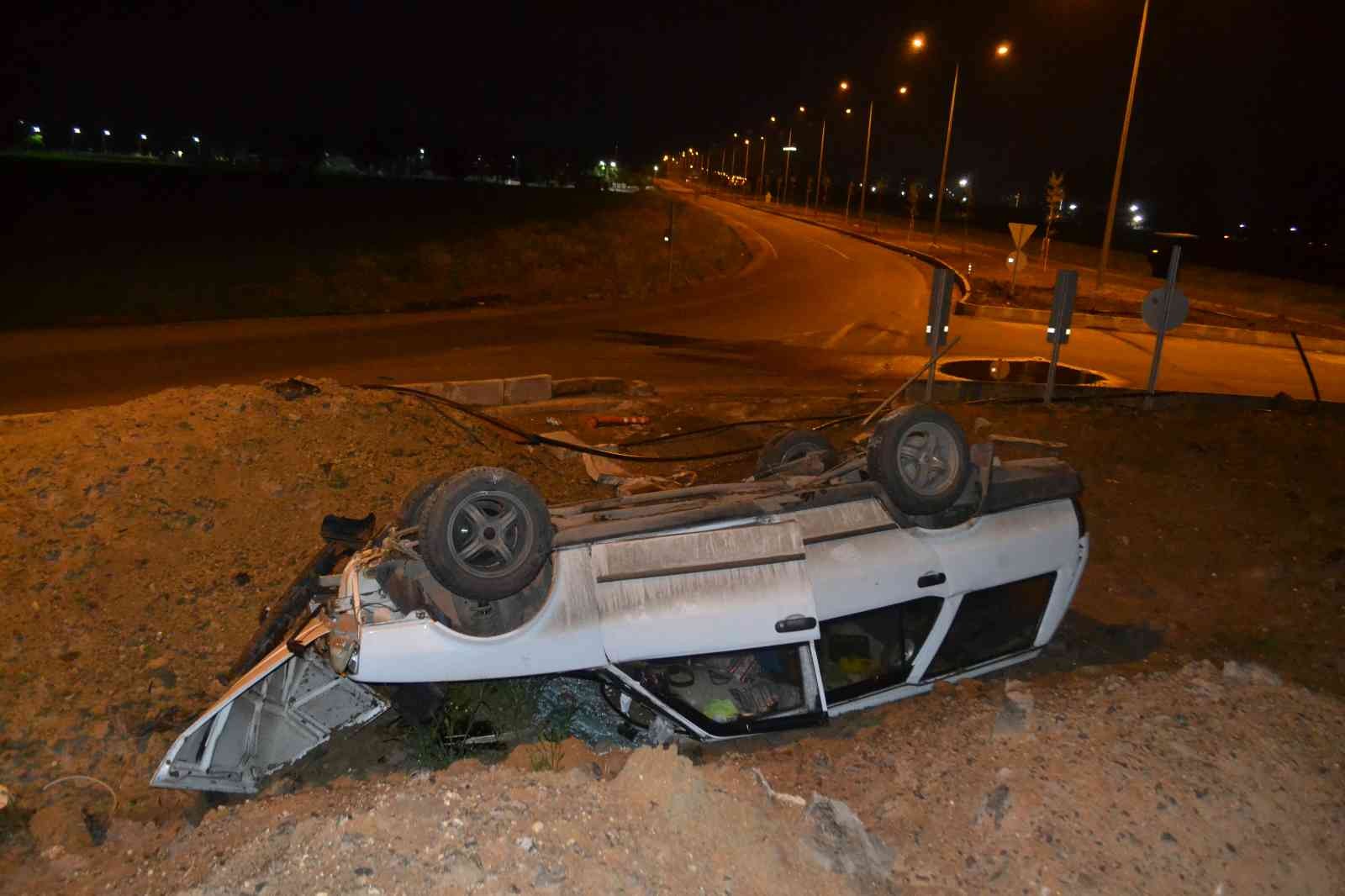 Tekirdağ’ın Çorlu ilçesinde dönel kavşağa giren otomobil takla attı. Kazadan yara almadan kurtulan sürücü alkollü çıktı. Kaza, gece yarısı Ali ...