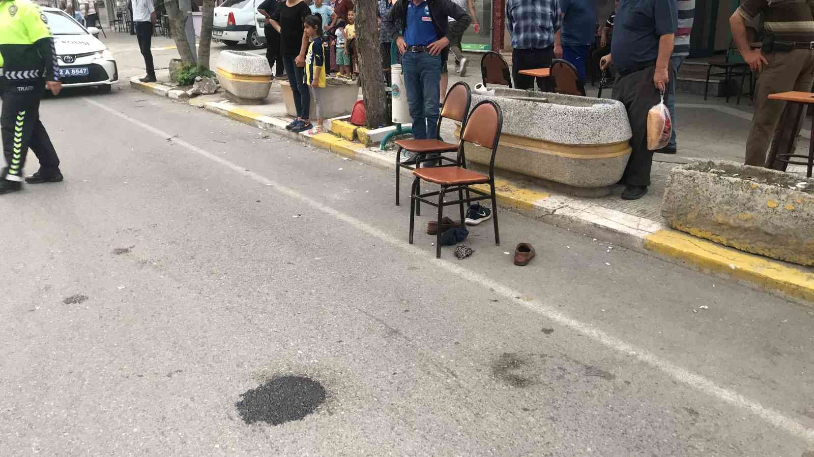 Edirne’de alkollü motosiklet sürücüsü, yolun karşısına geçmeye çalışan yayaya çarptı. Kazada yaralanan sürücü yaya ve motosiklette yolcu olarak ...