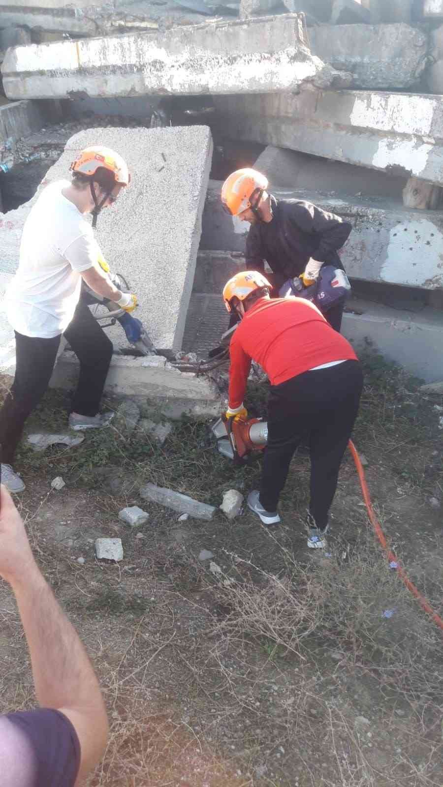 Elektrik sektörünün ilk arama kurtarma ekibi kuruldu. Çeşitli eğitimlerden geçen ekip, haftasonu doğada arama kurtarma tatbikatı gerçekleştirdi ...