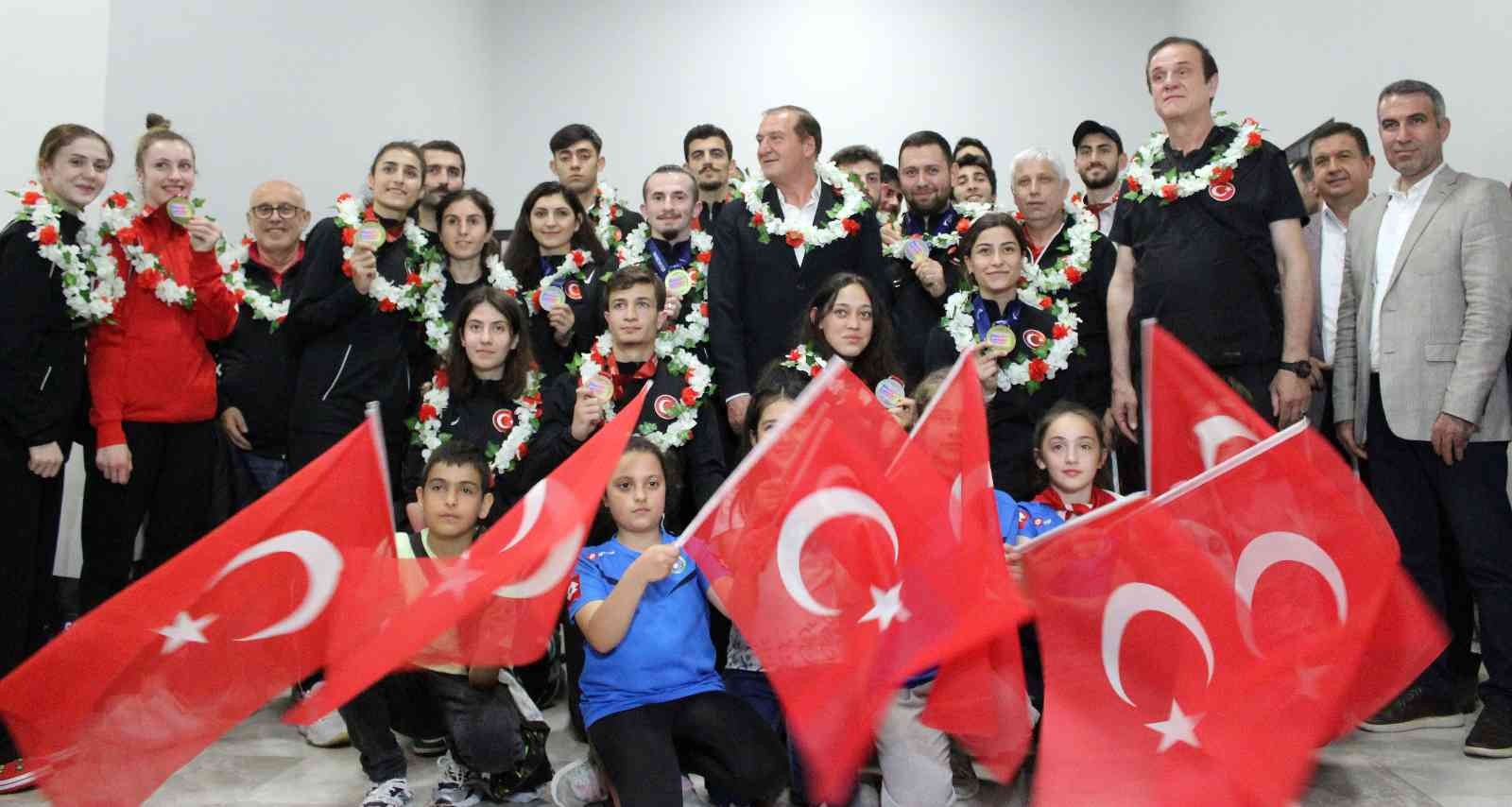 İngiltere’nin Manchester şehrinde düzenlenen Avrupa Taekwondo ve Para Taekwondo Şampiyonası’nda Milli Takım Avrupa Şampiyonu oldu. Gece ...