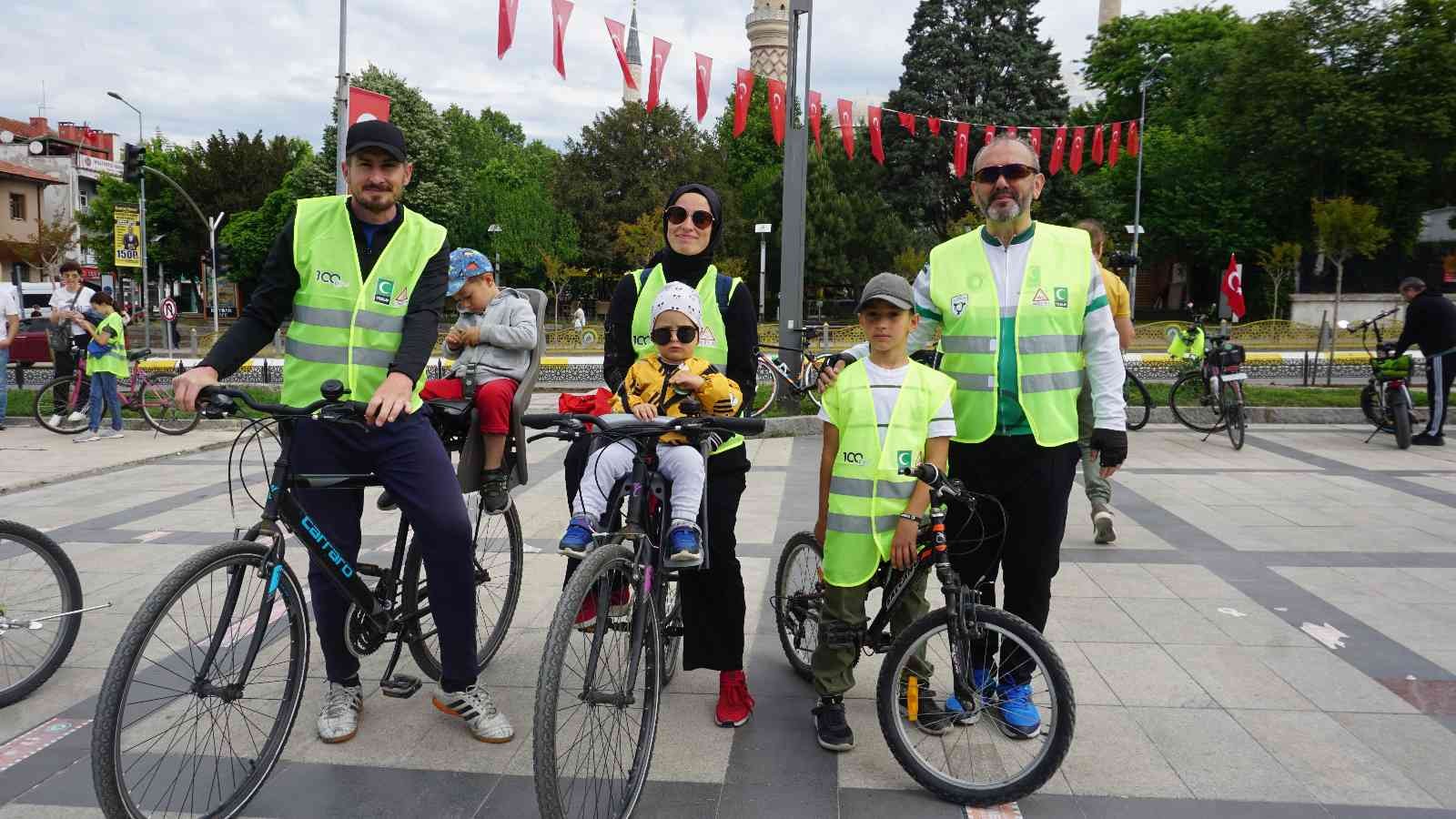 Edirne’de bağımlılıklarla mücadeleye dikkat çekmek amacıyla ’10. Yeşilay Bisiklet Turu’ düzenlendi. Bağımlılıklarla mücadeleye dikkat çekmek ve ...