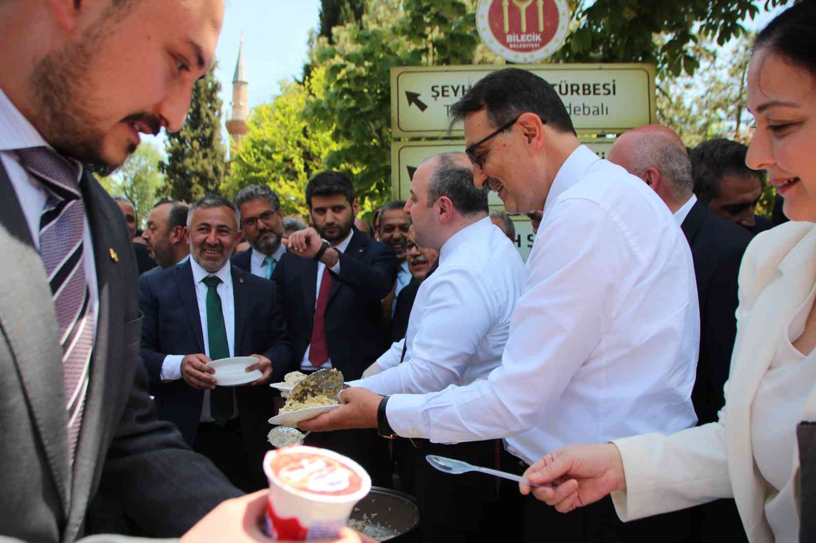 Sanayi ve Teknoloji Bakanı Mustafa Varank, Enerji ve Tabii Kaynaklar Bakanı Fatih Dönmez bir takım ziyaretler için geldikleri Bilecik’te kazan ...