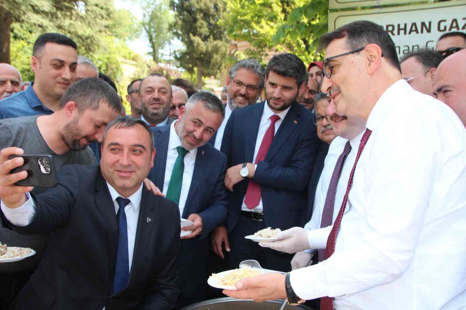 Sanayi ve Teknoloji Bakanı Mustafa Varank, Enerji ve Tabii Kaynaklar Bakanı Fatih Dönmez bir takım ziyaretler için geldikleri Bilecik’te kazan ...