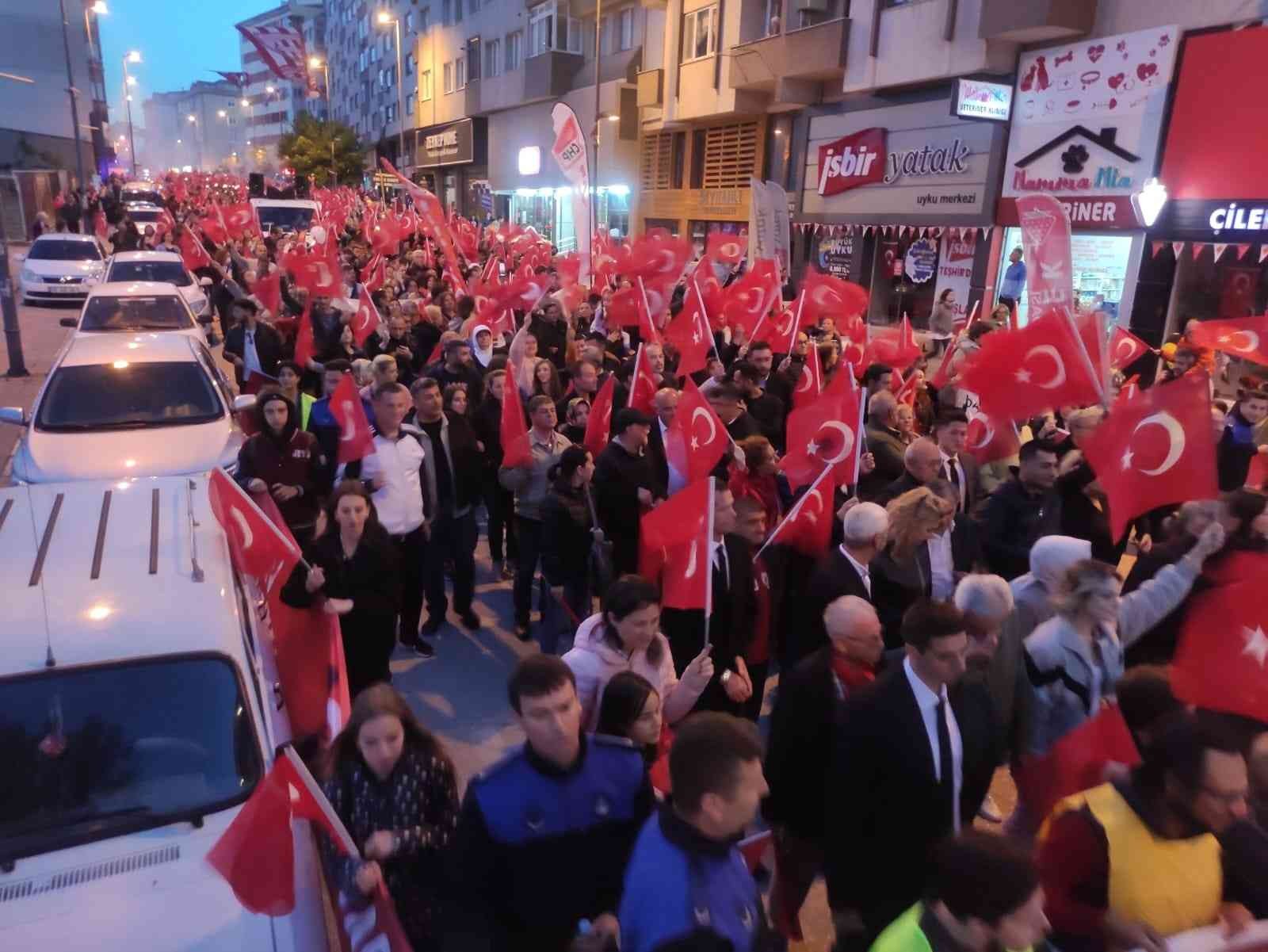 Balıkesir’in Bandırma İlçesinde Belediye Başkanlığı tarafından, 19 Mayıs Atatürk’ü Anma, Gençlik ve Spor Bayramı etkinlikleri kapsamında Fener ...