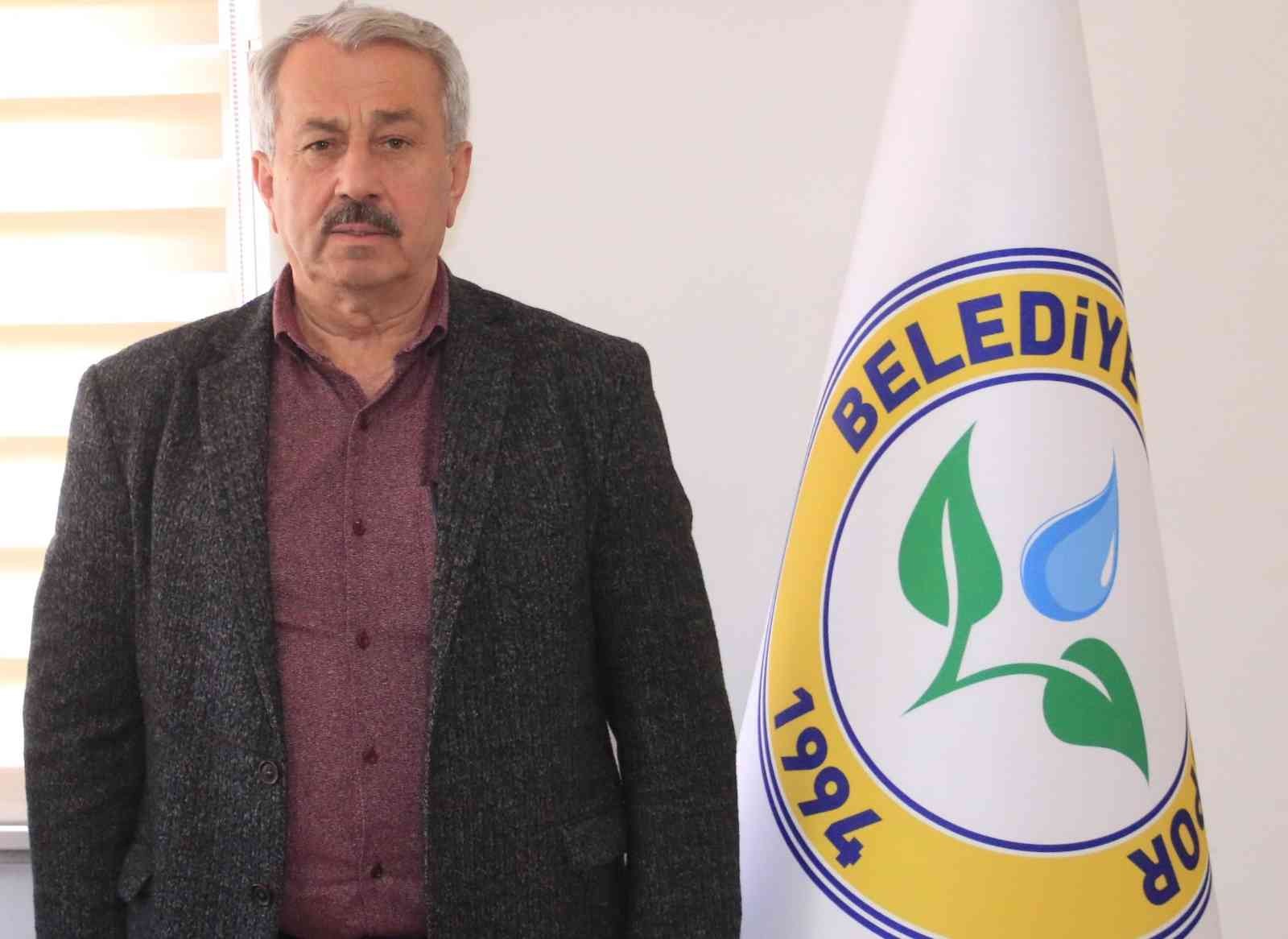 TFF 2. Lig’e yükselme play-off’un kıyısından dönen Belediye Derincespor’da kulüp başkanı Ahmet Güntepe ve sportif direktör Mustafa Polat ...