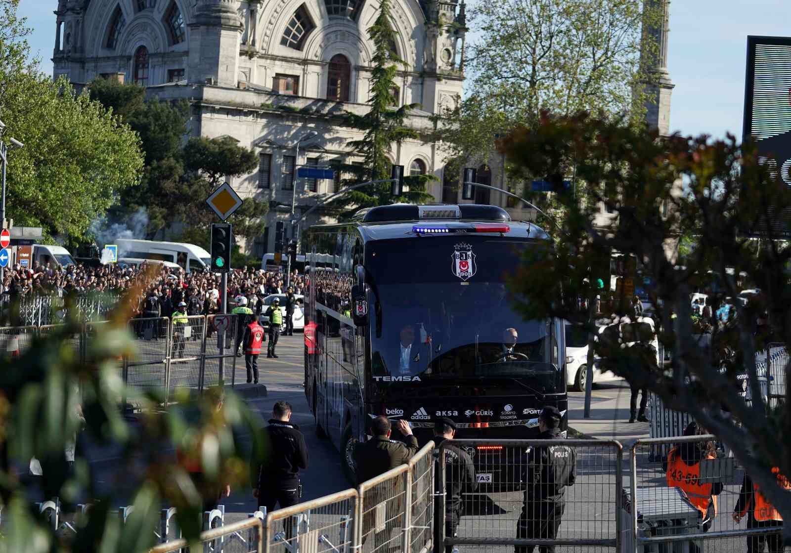 Beşiktaş, Fenerbahçe ile çıkacağı derbi mücadelesi için Vodafone Park’a ulaştı. Spor Toto Süper Lig’in 36. haftasındaki derbi mücadelesinde ...