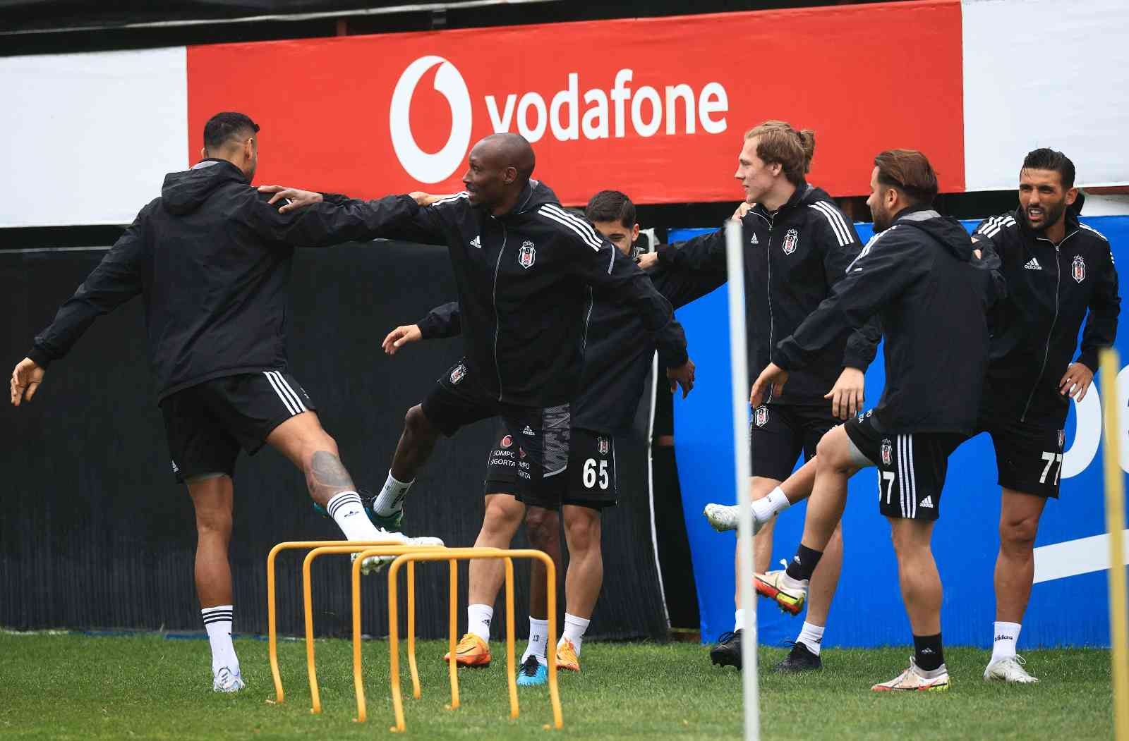 Beşiktaş, Spor Toto Süper Lig’in son haftasında Konyaspor ile oynayacağı maçın hazırlıklarına, iki günlük iznin ardından bu akşam yaptığı ...