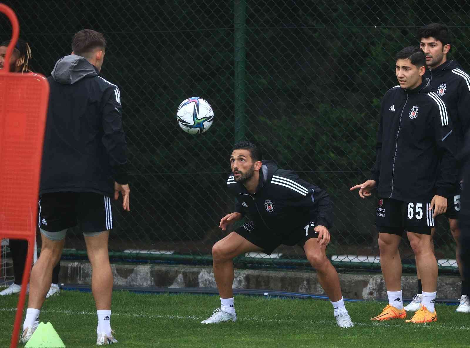 Beşiktaş, Spor Toto Süper Lig’in son haftasında Konyaspor ile oynayacağı maçın hazırlıklarına, iki günlük iznin ardından bu akşam yaptığı ...