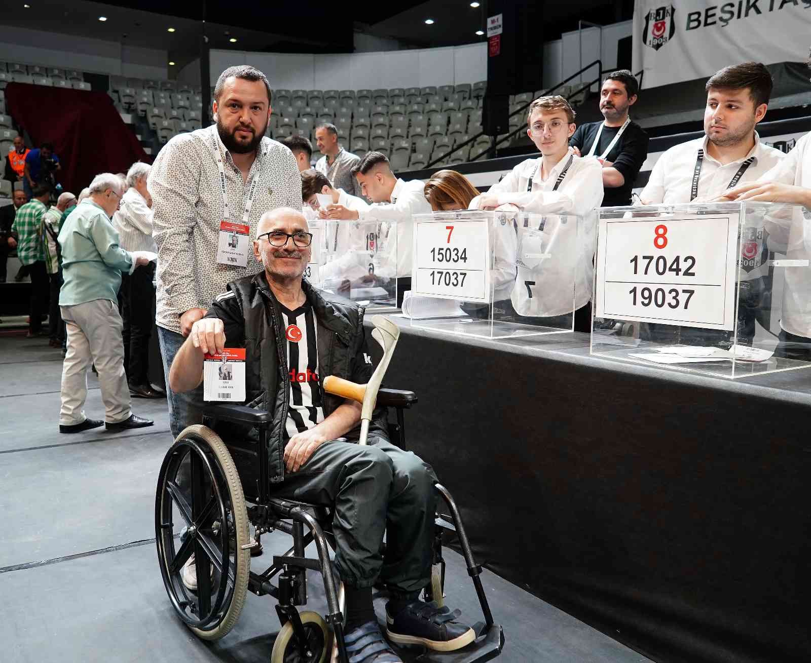 Beşiktaş Olağan Seçimli Genel Kurulu’nda oy verme işlemi başladı. Beşiktaş Olağan Seçimli Genel Kurulu, Beşiktaş JK Akatlar Spor Kompleksi’nde ...