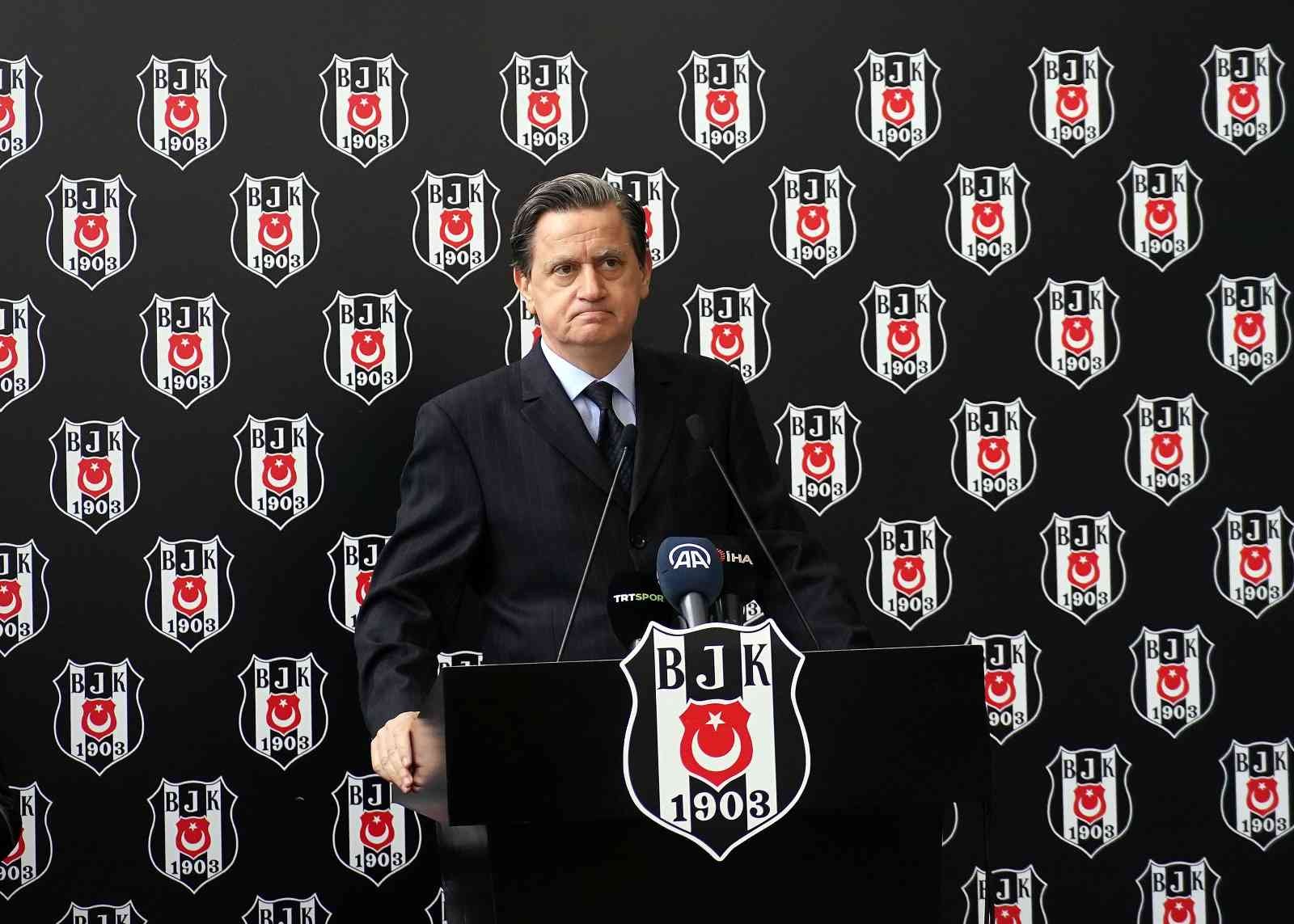 Beşiktaş Kulübü’nün geleneksel bayramlaşma töreni Vodafone Park’ta yapıldı. Ramazan Bayramı dolayısıyla Beşiktaş Kulübü’nün geleneksel ...