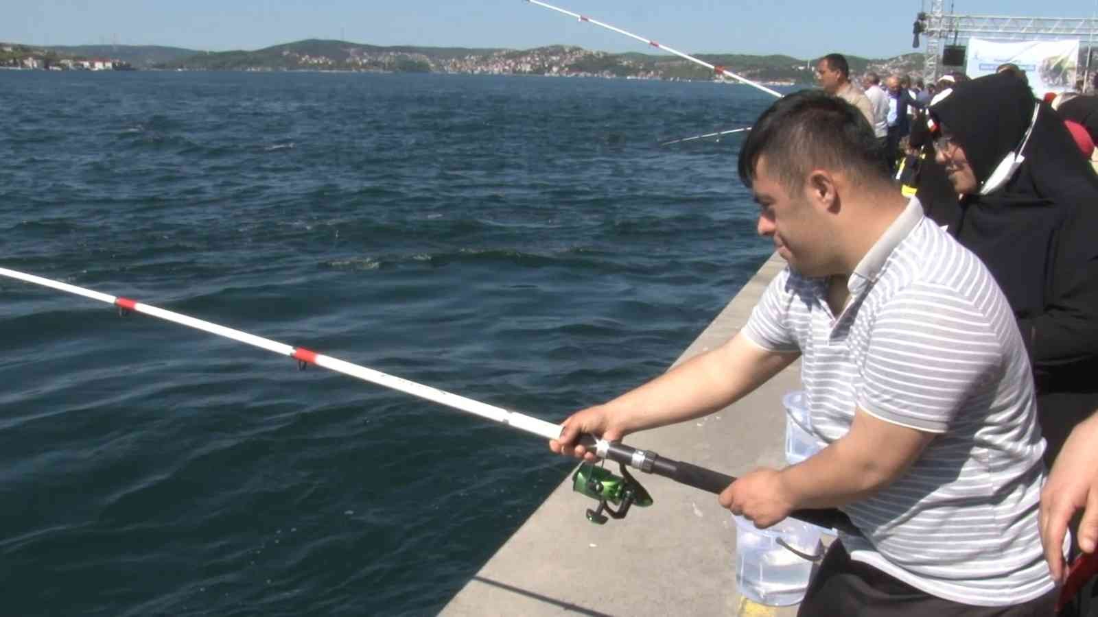 Beykoz’da, aileler ve engelli çocuklarının bir araya geldiği ’Balık Tutma Etkinliği’ gerçekleştirildi. Sahne gösterilerinden, balık tutmaya kadar ...