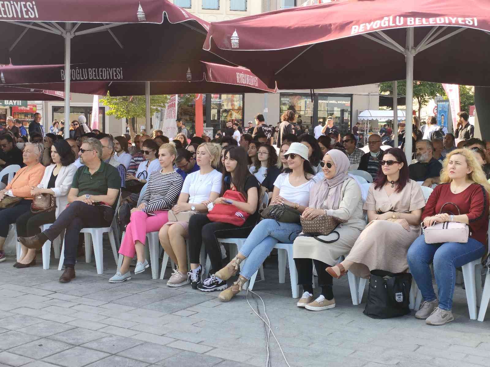 Beyoğlu’nda, Milli Mücadelenin konuşulduğu “Beyoğlu’ndan Samsun’a İlk Adım” etkinliği düzenlendi. Etkinliğe Ünlü Tarihçi Prof. Dr. İlber Ortaylı ...