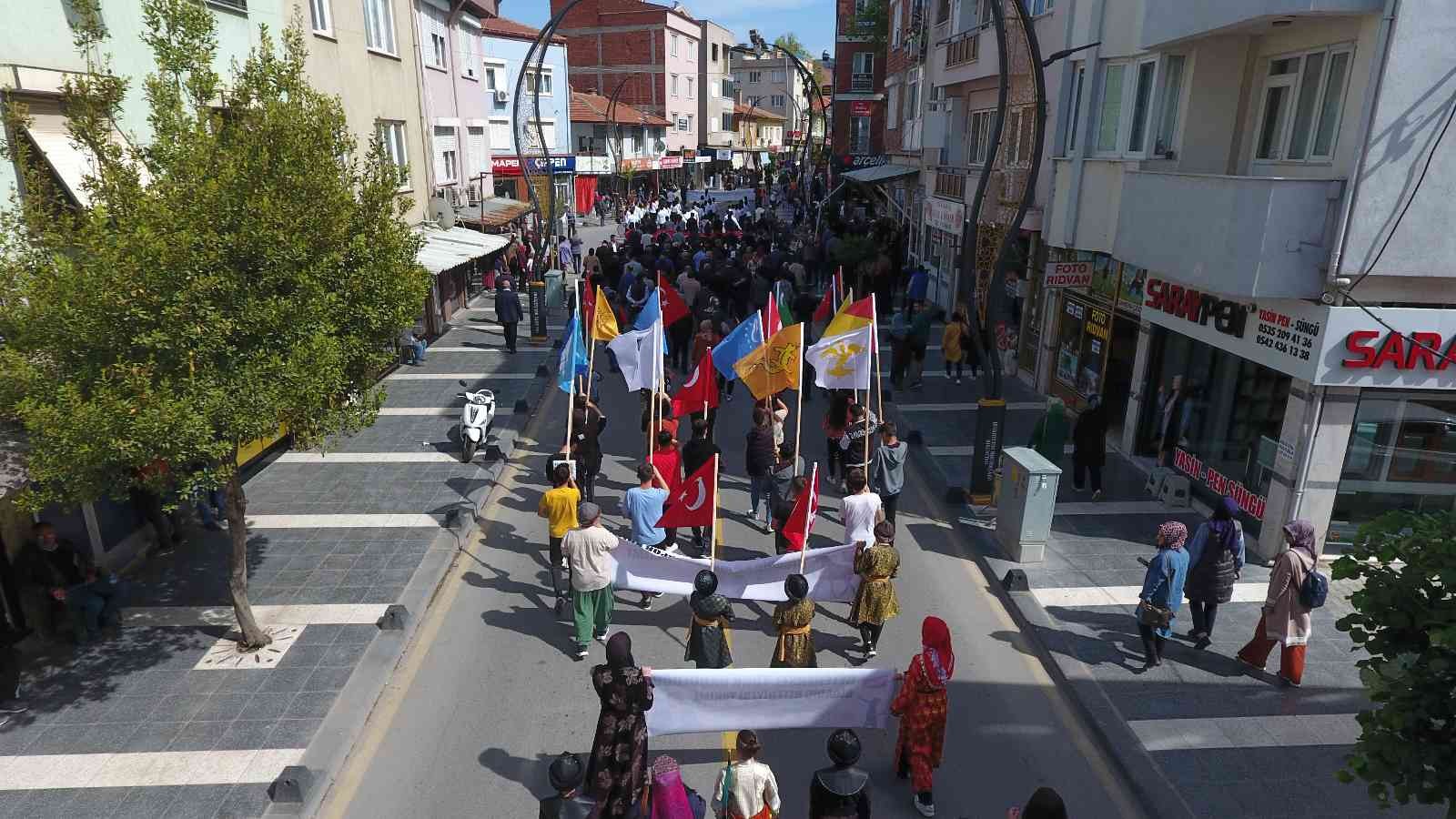 Balıkesir’de 6. Bigadiç Et ve Süt Festivali, yapılan kortej yürüyüşü ile başladı. Balıkesir’in Bigadiç ilçesinde bu yıl 6.’sı gerçekleştirilen Et ...