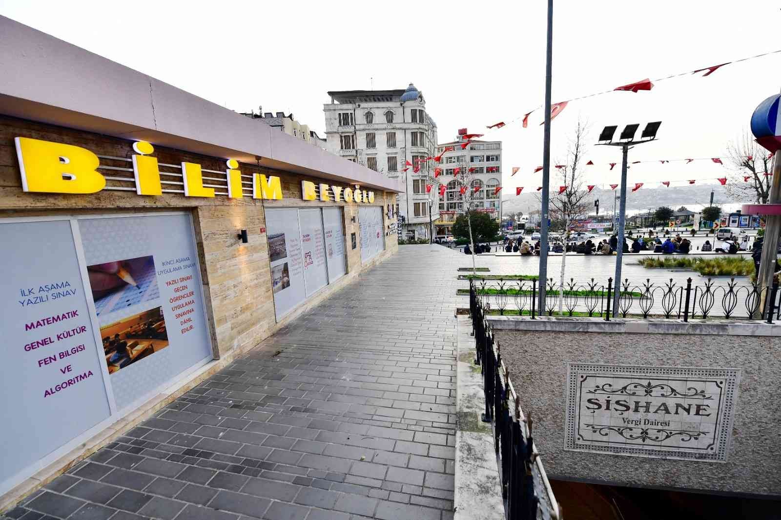 Beyoğlu’nda çocukları erken yaşlarda bilim, teknoloji ve matematikle buluşturan Beyoğlu, nisan ayı itibariyle 51 bin 829 öğrenci sayısına ...