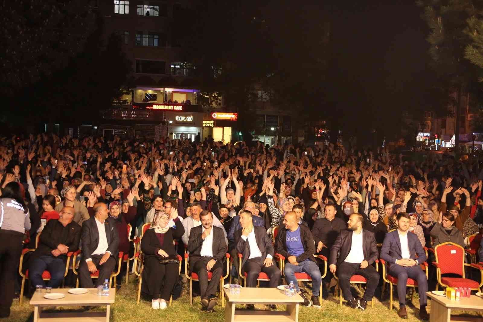 Gürsu Belediyesi, “Dosta Doğru” başlığıyla düzenlediği programda, Prof. Dr. Nihat Hatipoğlu’nu Gürsulularla buluşturdu. Gürsu Belediyesi Kültür ...