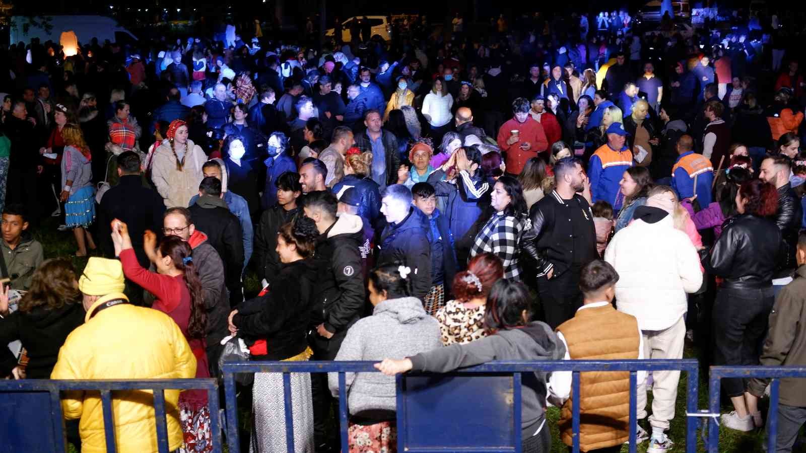 Edirne’de dün başlayan Kakava Hıdırellez şenlikleri gün ağarıncaya kadar aralıksız devam etti. Eğlencenin tavan yaptığı şenlikte, tutulan ...