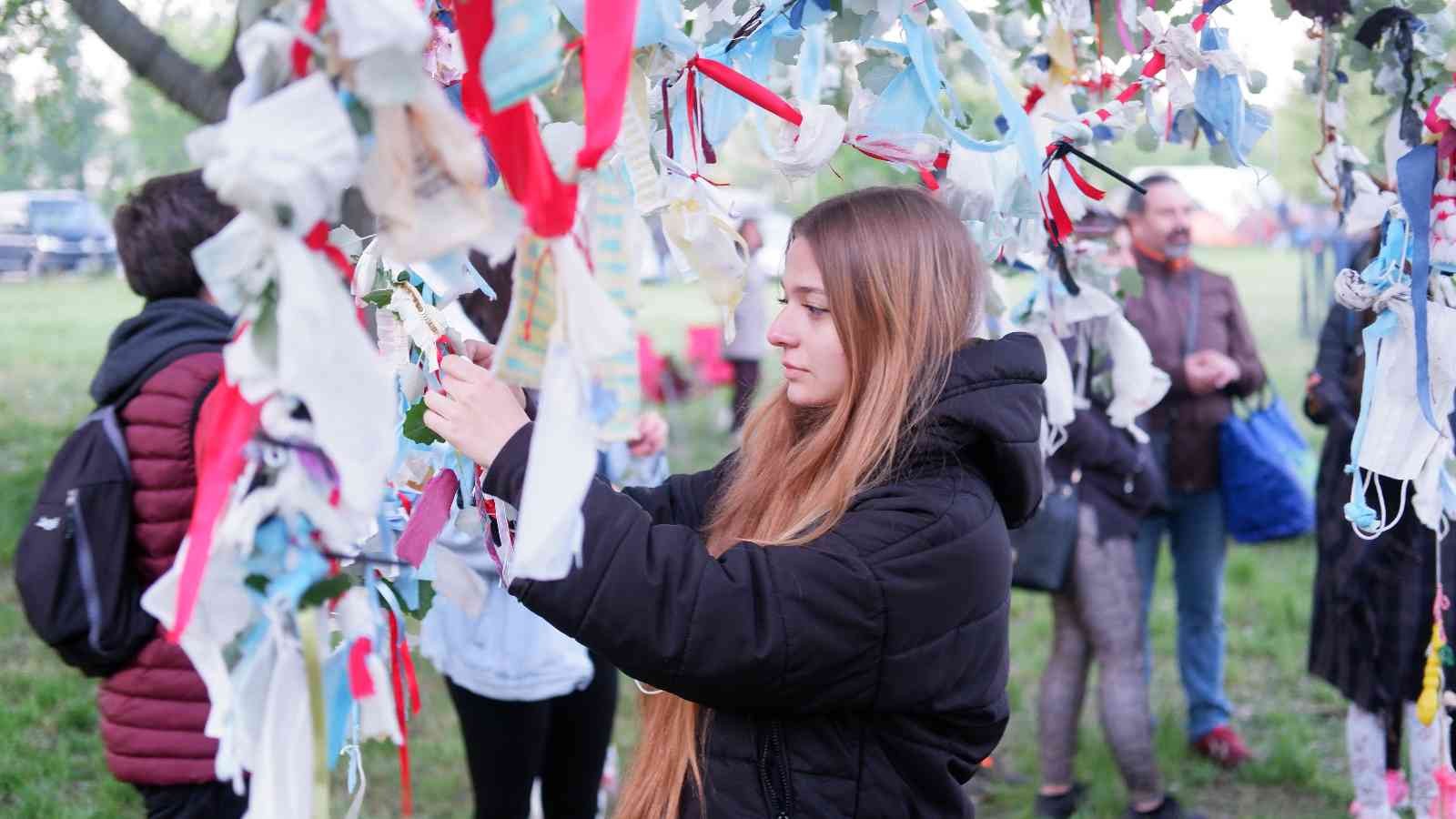 Edirne’de dün başlayan Kakava Hıdırellez şenlikleri gün ağarıncaya kadar aralıksız devam etti. Eğlencenin tavan yaptığı şenlikte, tutulan ...