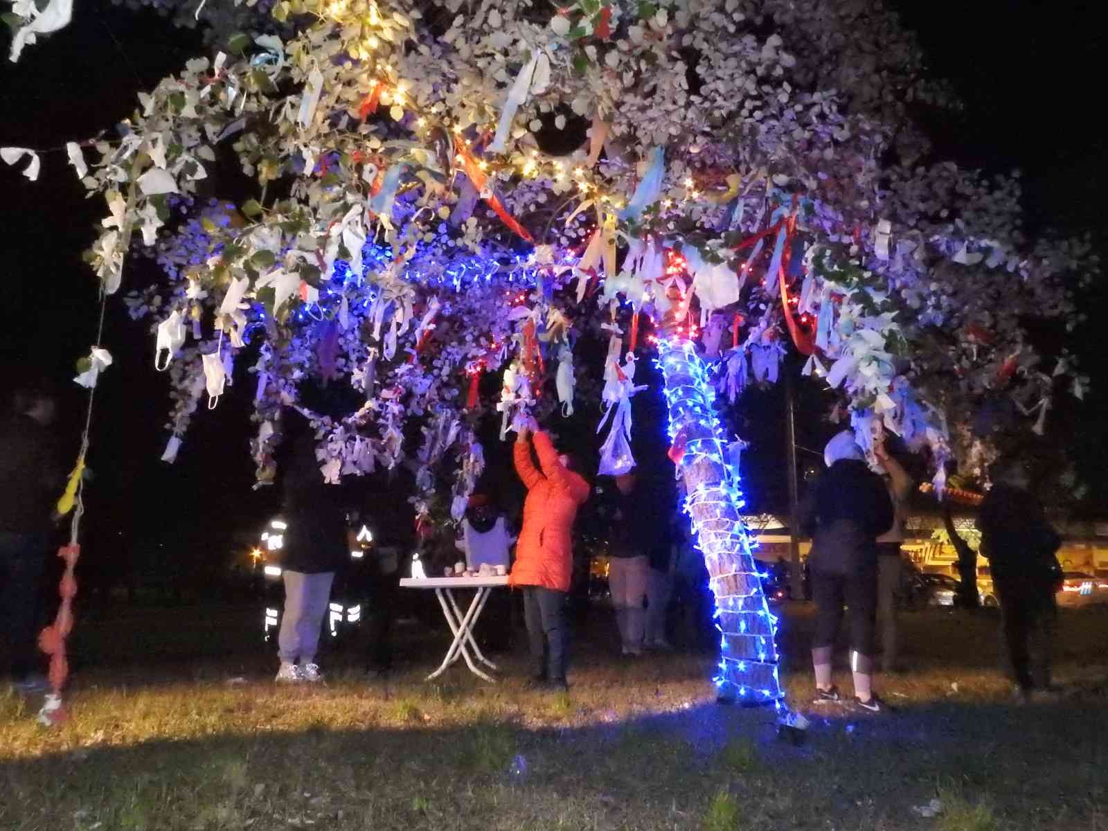 Edirne’de dün başlayan Kakava Hıdırellez şenlikleri gün ağarıncaya kadar aralıksız devam etti. Eğlencenin tavan yaptığı şenlikte, tutulan ...