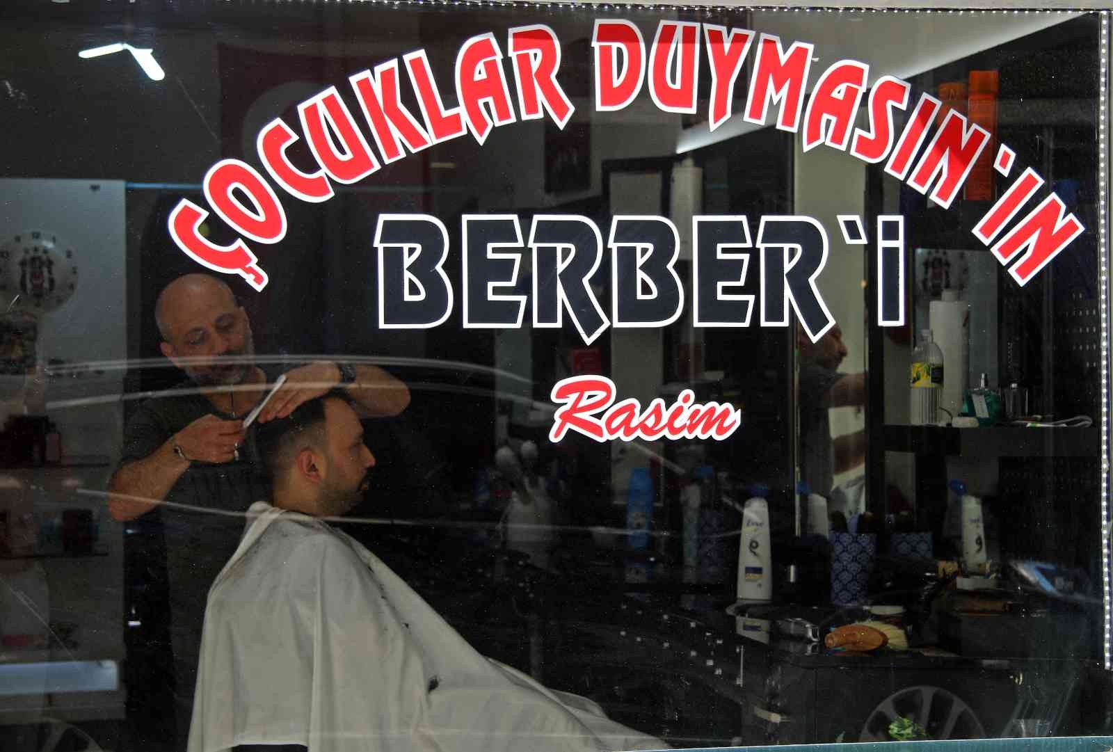 Çocuklar Duymasın ve Seksenler dizilerinin setlerinde çalışan berber Rasim Poyraz, setlerdeki serüveninin ardından İstanbul’dan Kocaeli’ye ...