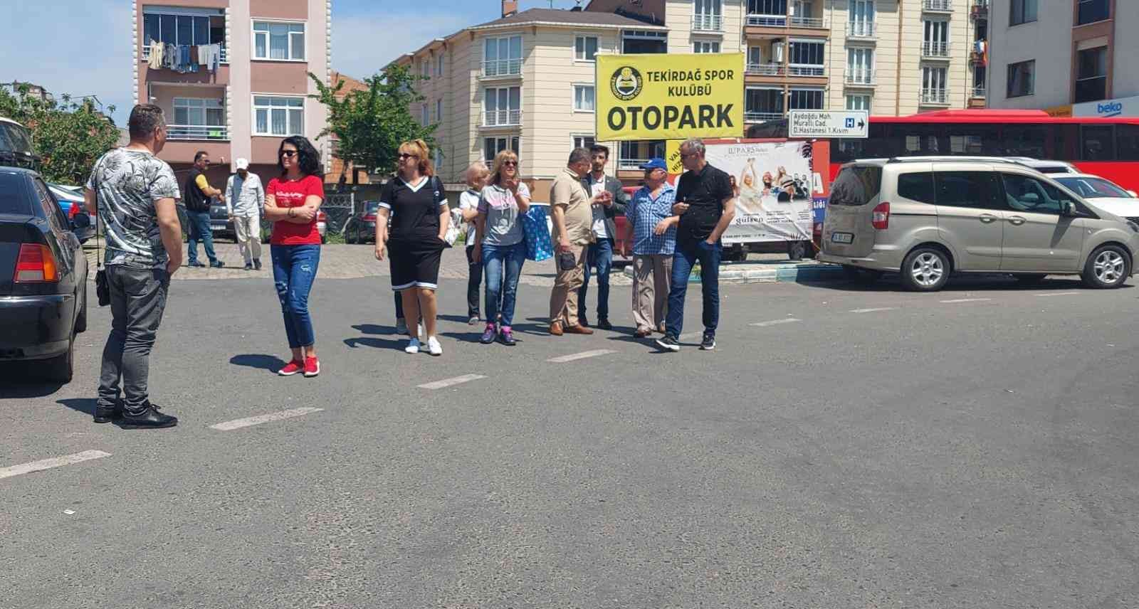 Bulgar turistler ülkelerinde bulamadıkları ilaçlar için Tekirdağ’a akın etti. Hafta sonu Bulgar akınıyla Tekirdağ’daki eczanelerde zaman zaman ...